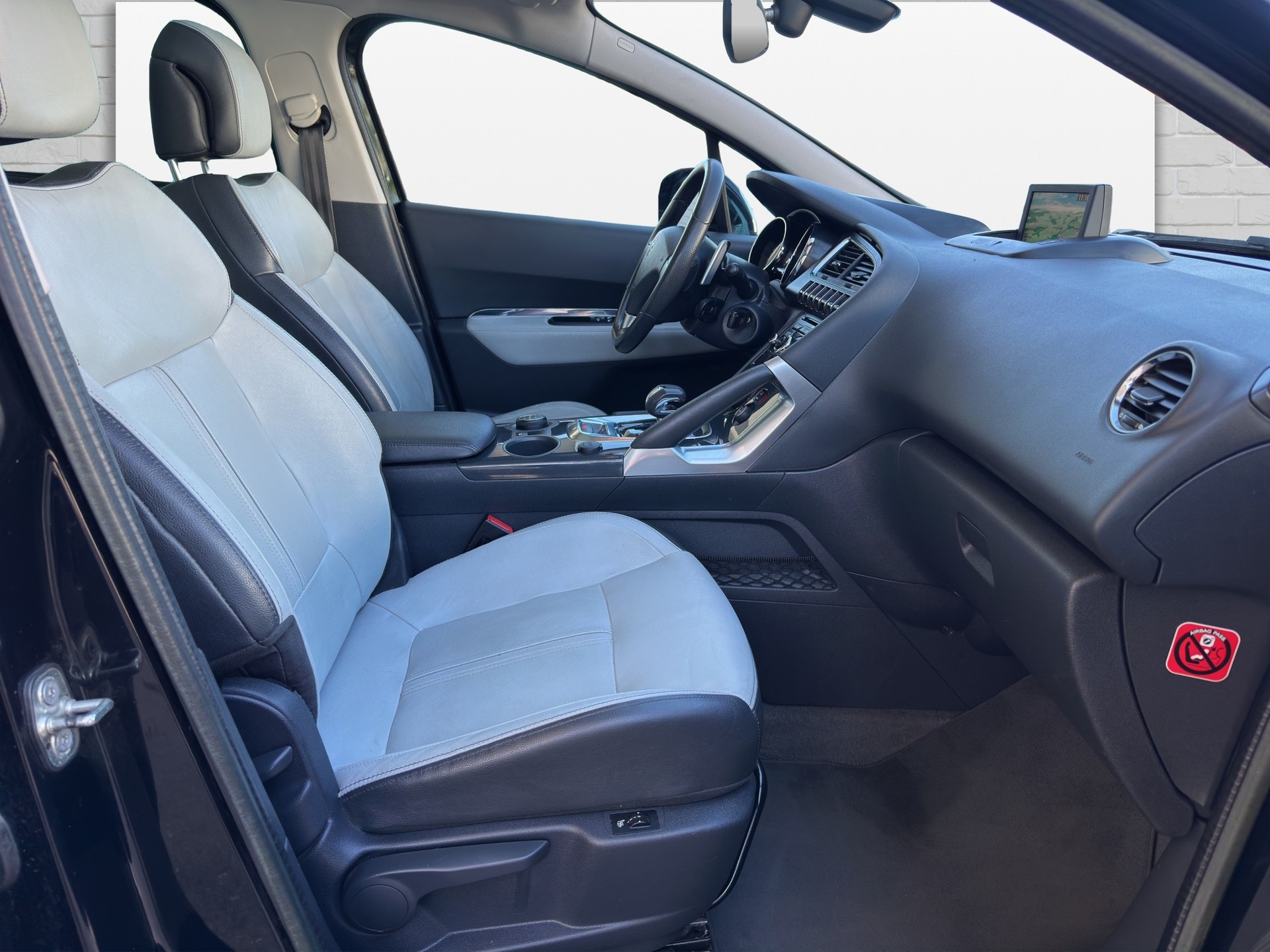 PEUGEOT 3008 HYbrid4 2.0 HDI EGS6-image-10