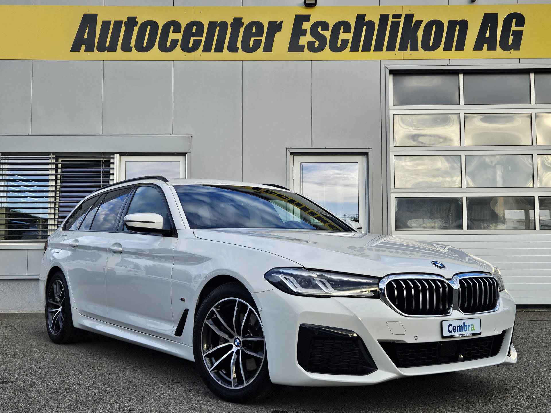 BMW 520d xDrive * Pack M Sport * Pack M Aerodynamik * BMW Service Plus 10 Jahre/ 100'000 km *-image-3