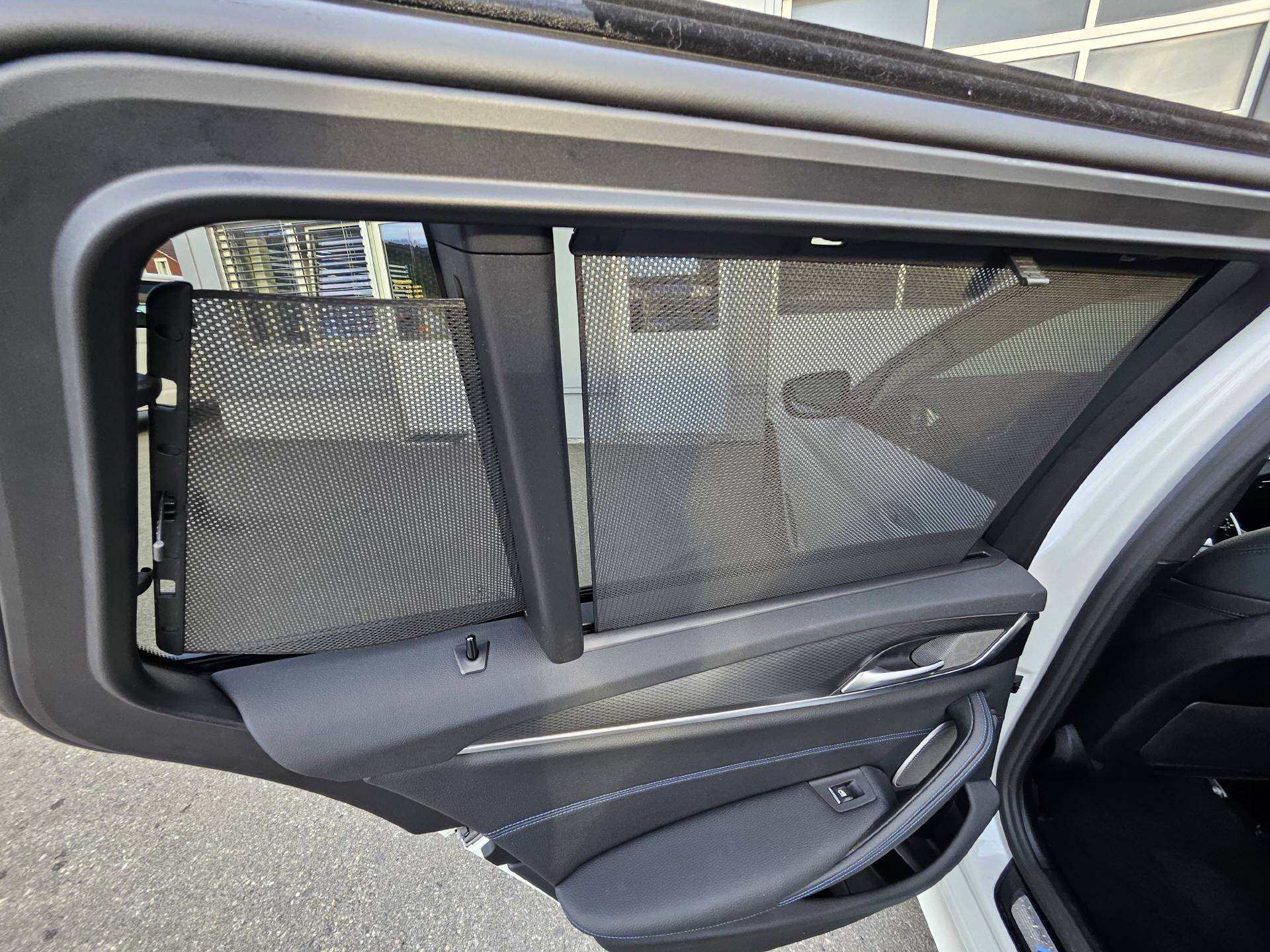 BMW 520d xDrive * Pack M Sport * Pack M Aerodynamik * BMW Service Plus 10 Jahre/ 100'000 km *-image-13