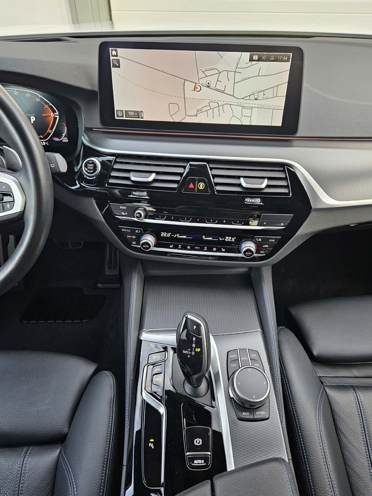 BMW 520d xDrive * Pack M Sport * Pack M Aerodynamik * BMW Service Plus 10 Jahre/ 100'000 km *-image-11