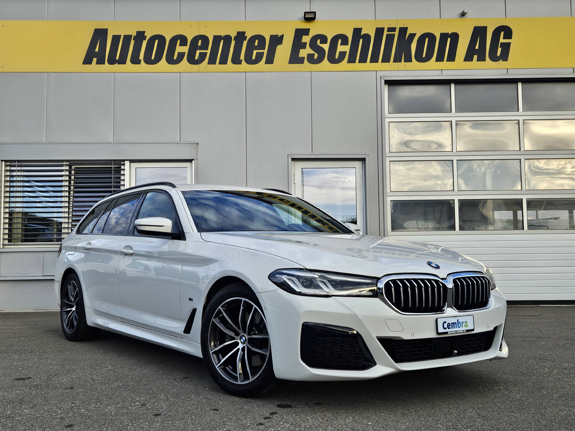BMW 520d xDrive * Pack M Sport * Pack M Aerodynamik * BMW Service Plus 10 Jahre/ 100'000 km *-image-2