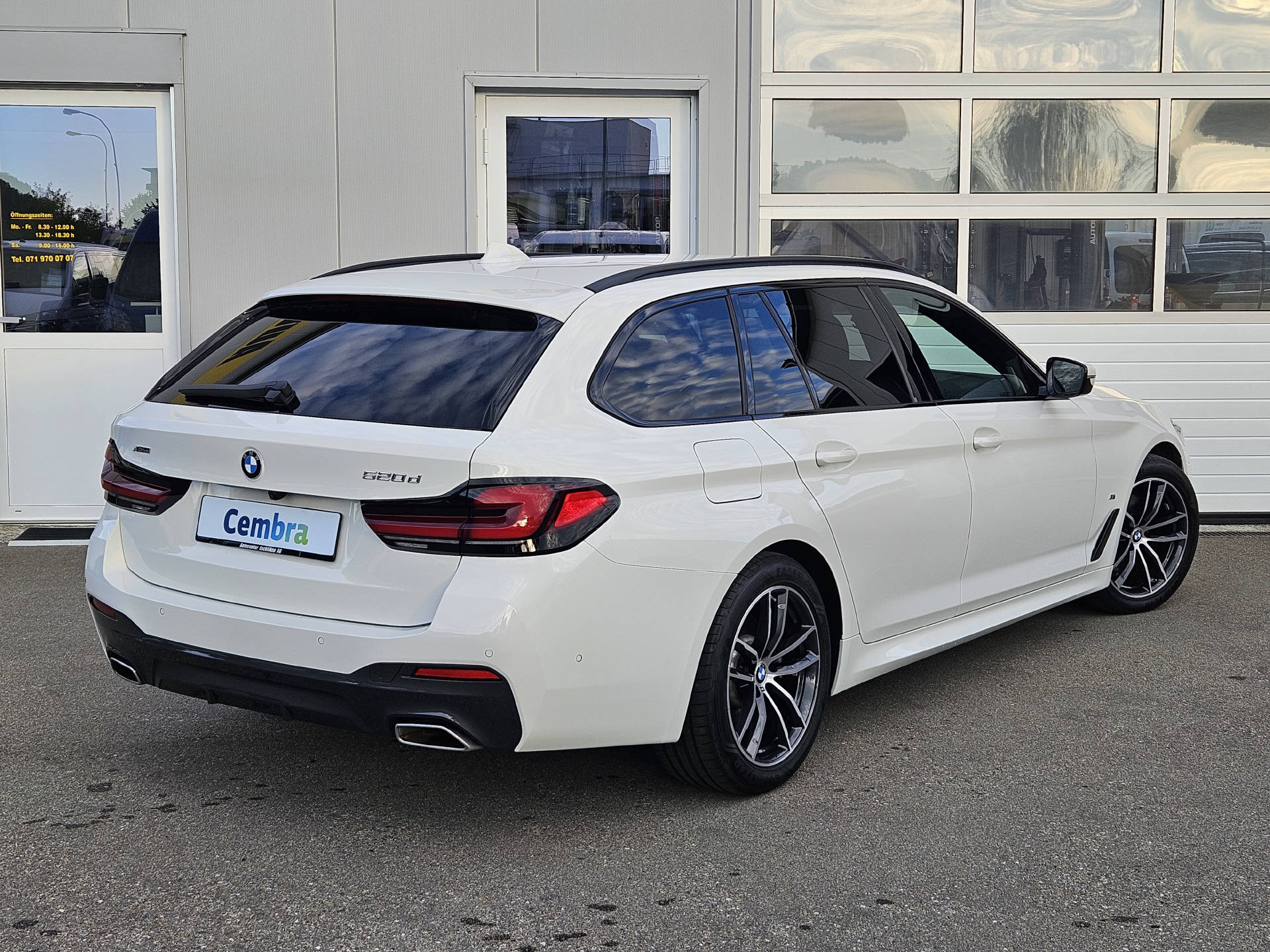 BMW 520d xDrive * Pack M Sport * Pack M Aerodynamik * BMW Service Plus 10 Jahre/ 100'000 km *-image-6