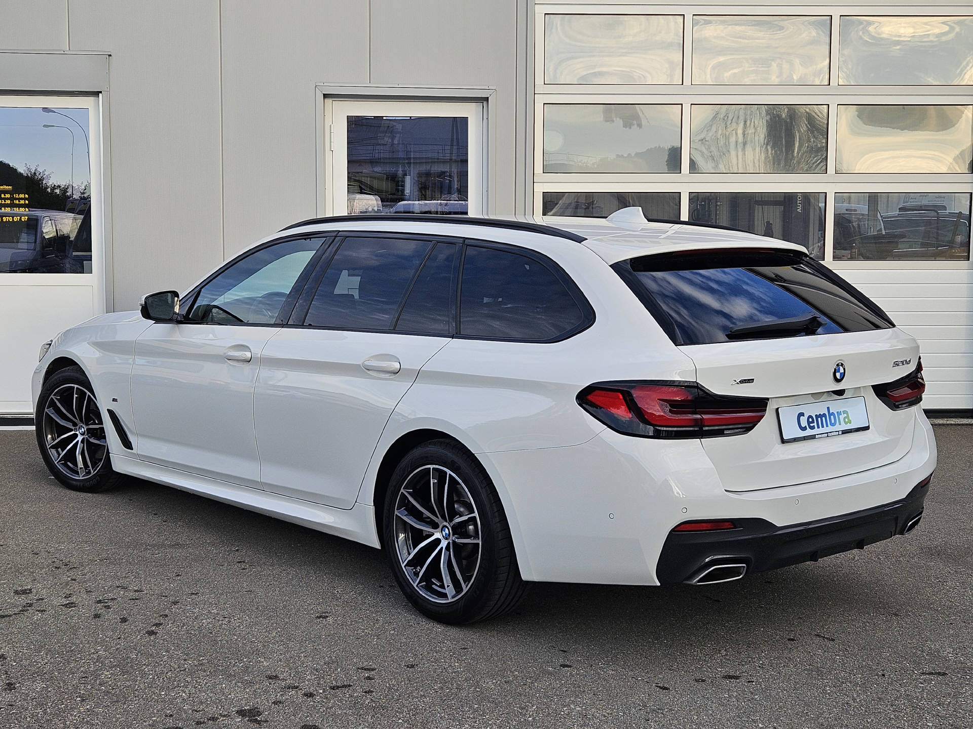 BMW 520d xDrive * Pack M Sport * Pack M Aerodynamik * BMW Service Plus 10 Jahre/ 100'000 km *-image-8