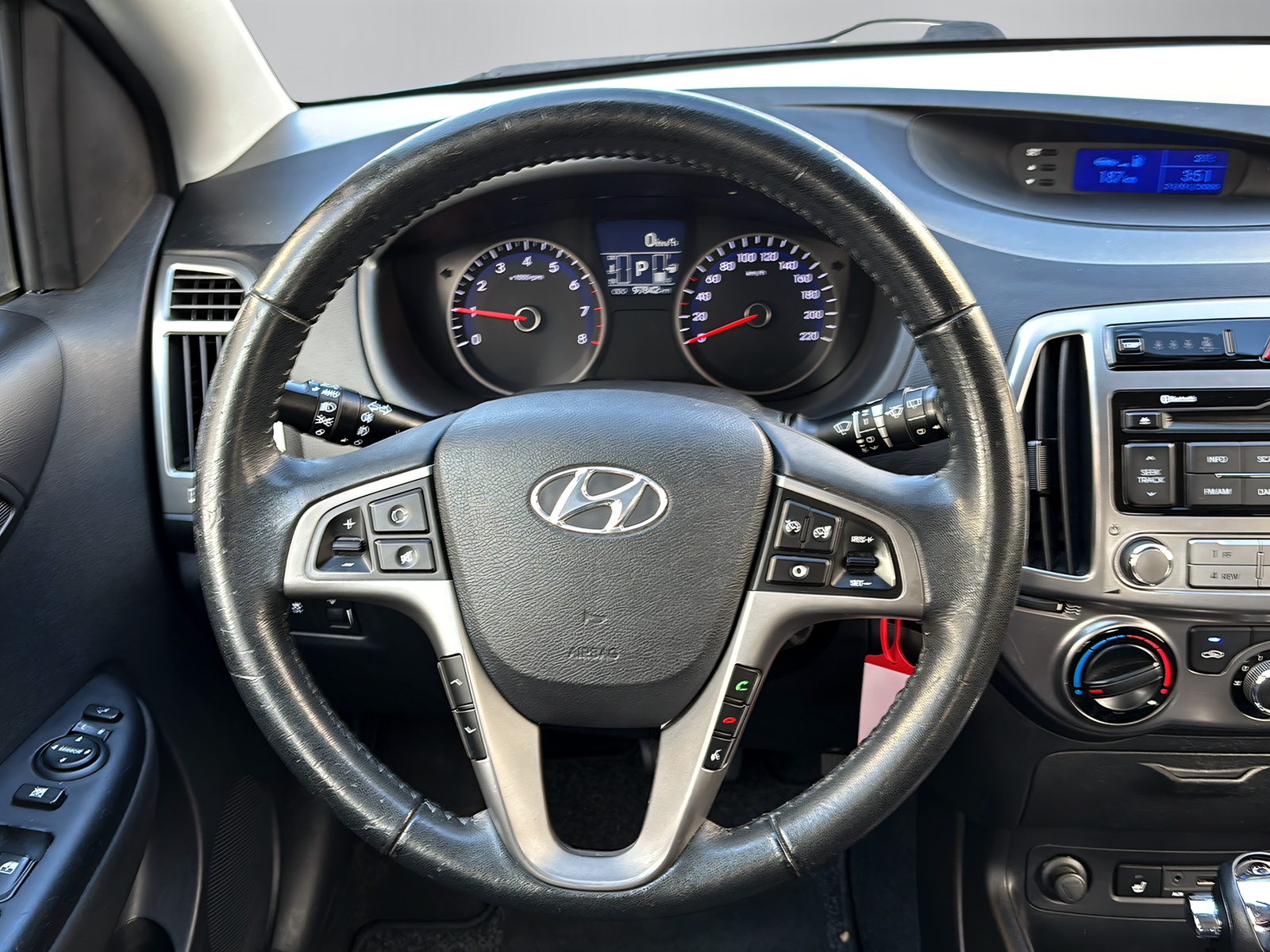 HYUNDAI i20 1.4 Style-image-3