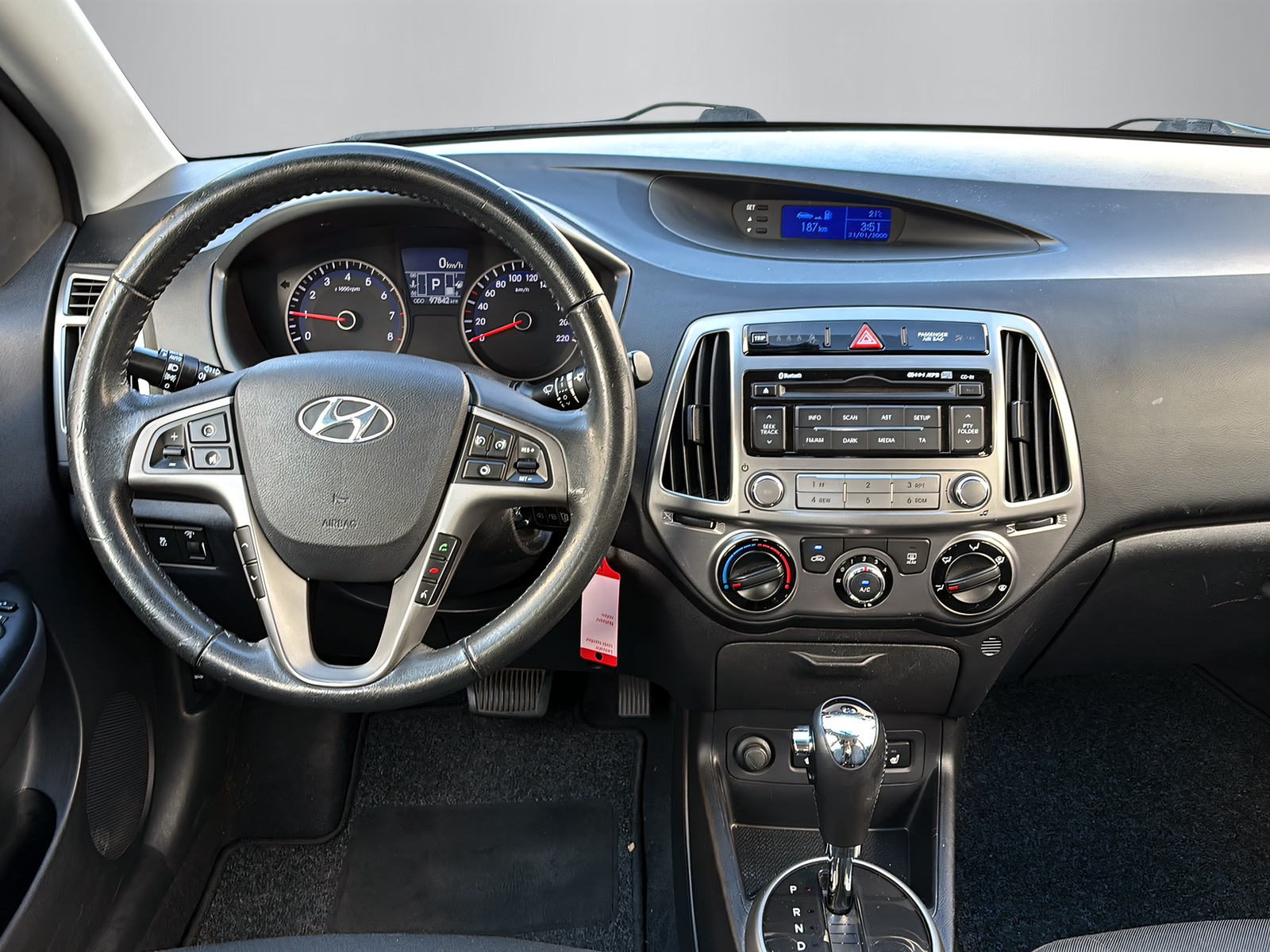 HYUNDAI i20 1.4 Style-image-4