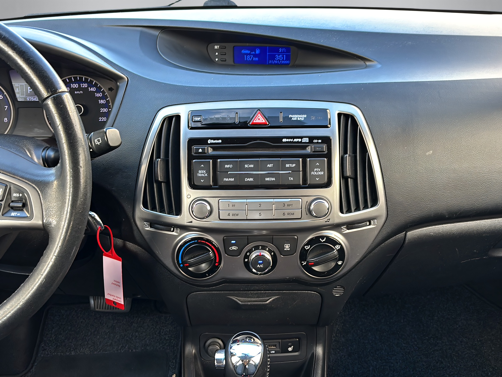 HYUNDAI i20 1.4 Style-image-5