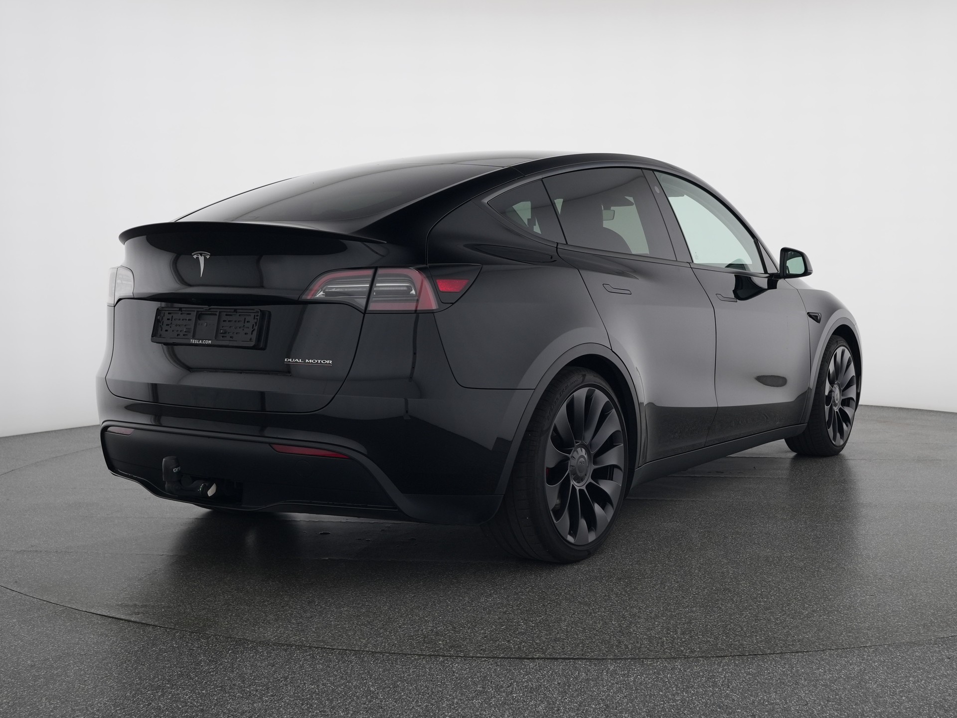 TESLA Model Y Performance-image-1
