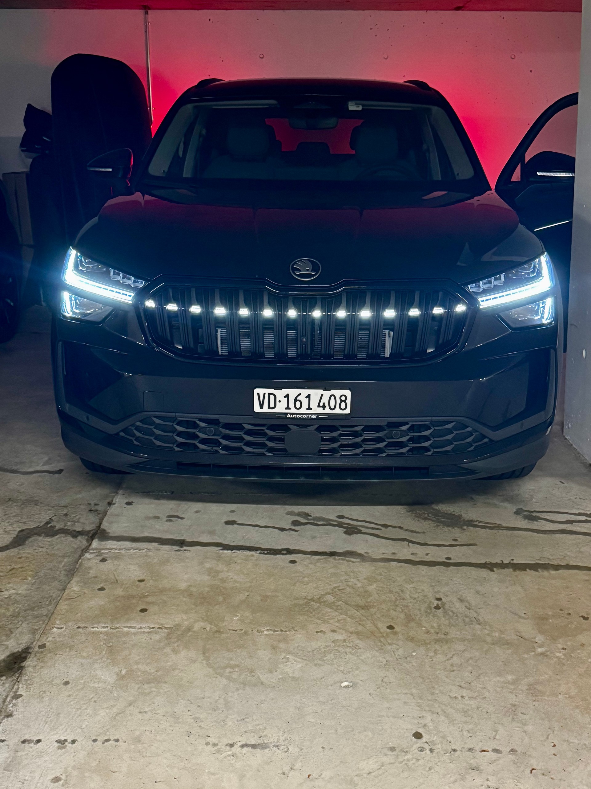 SKODA 1.5 TSI MEHV 7 places-image-1