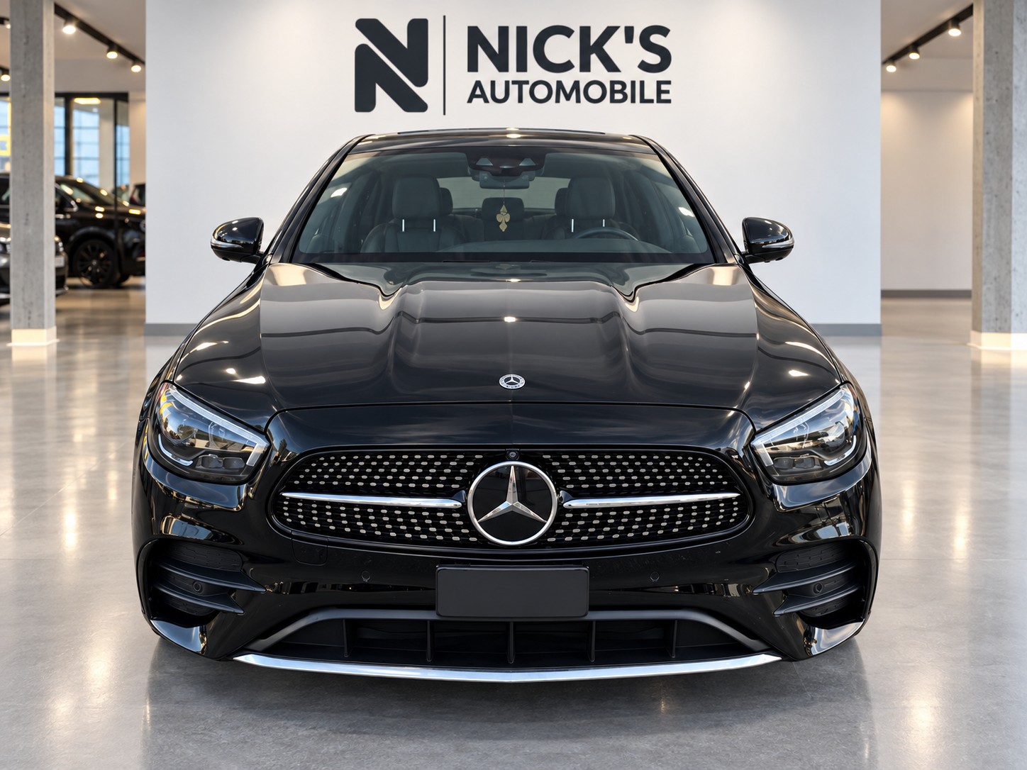 MERCEDES-BENZ E 200 4Matic AMG Line 9G-Tronic-image-2