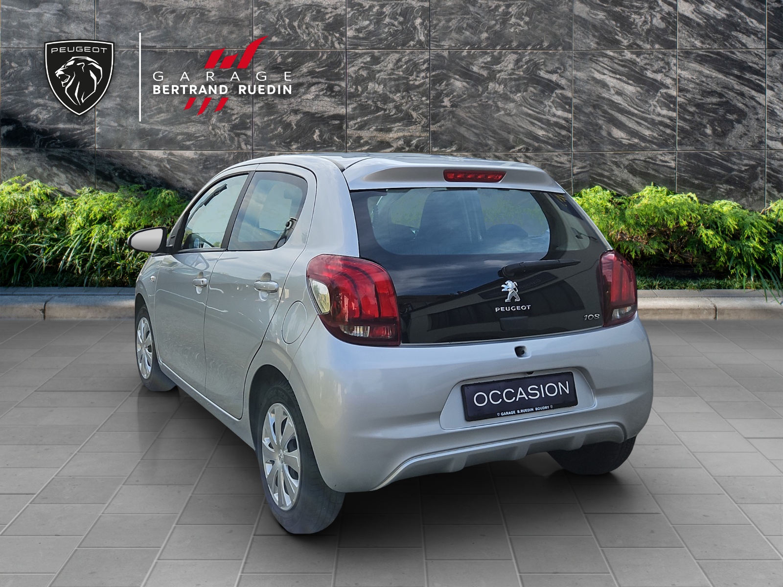 PEUGEOT 108 1.2 VTi Allure-image-1