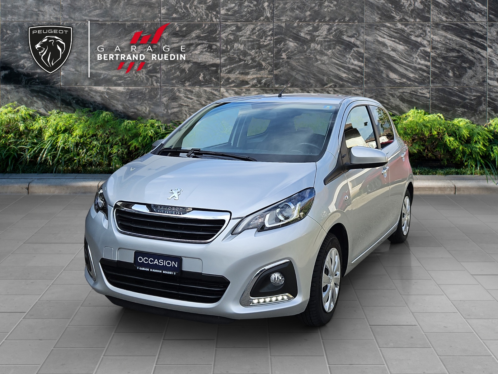 PEUGEOT 108 1.2 VTi Allure-image-0