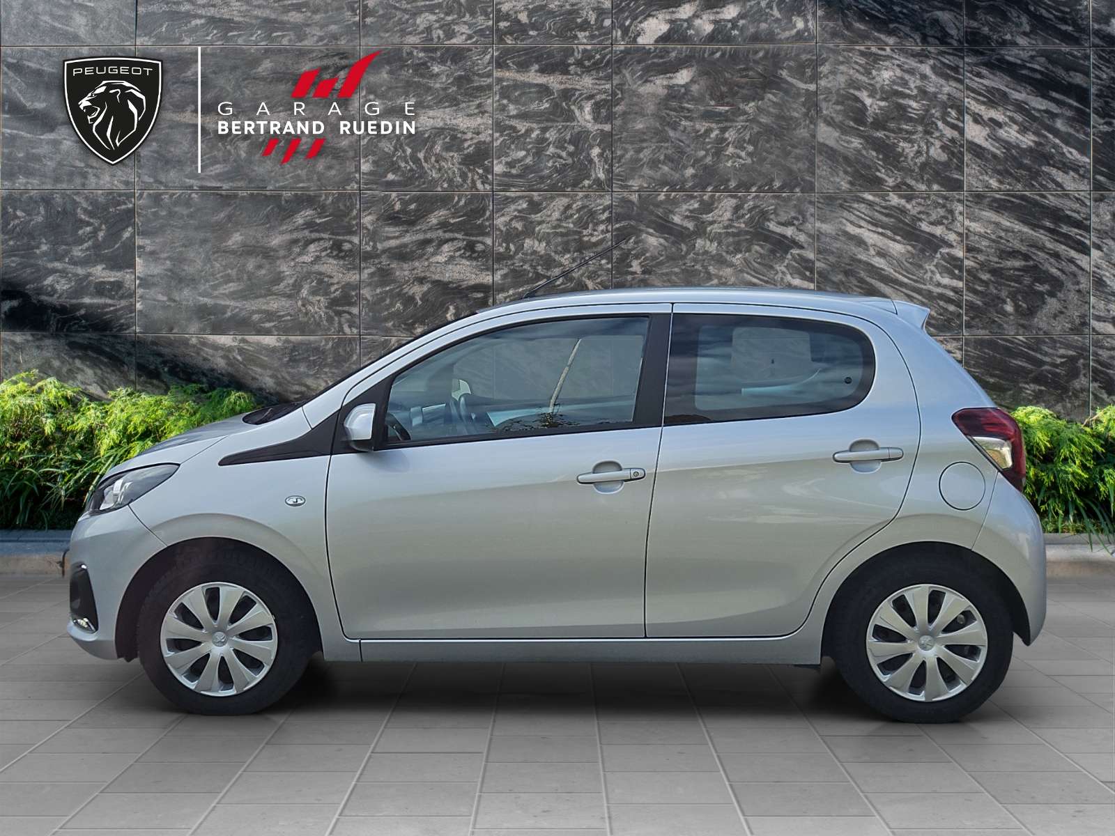 PEUGEOT 108 1.2 VTi Allure-image-2