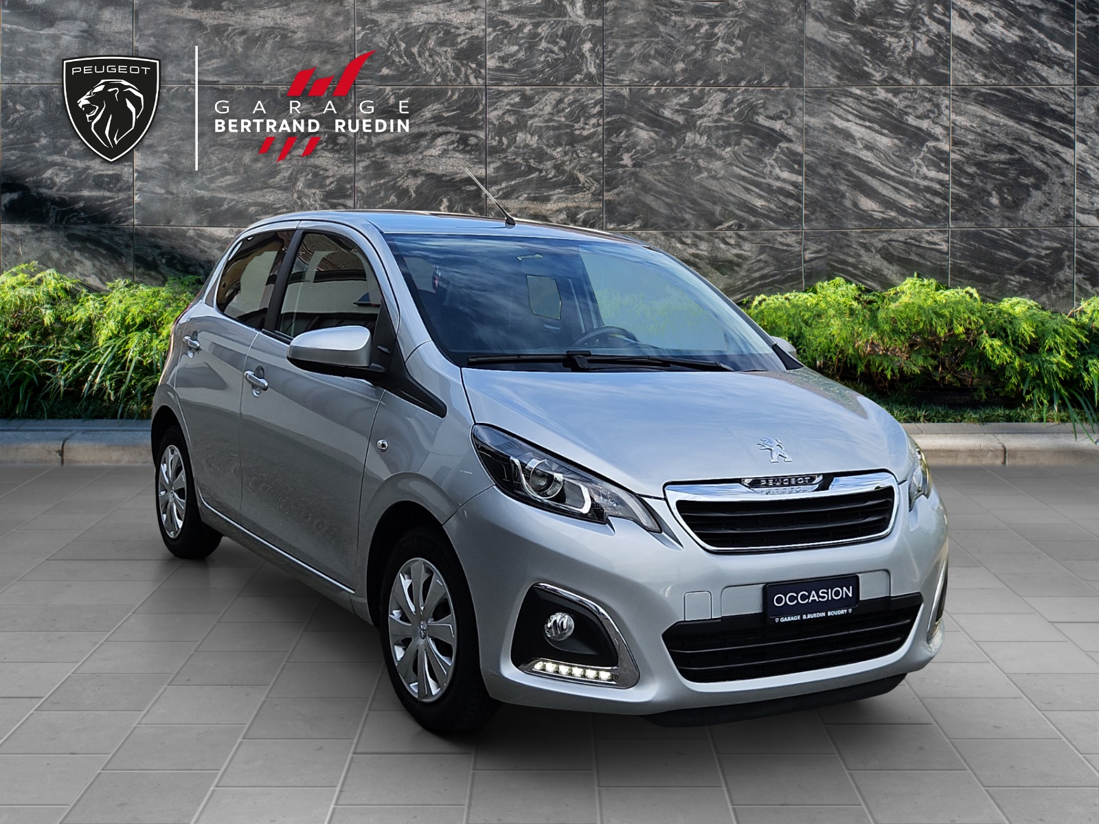 PEUGEOT 108 1.2 VTi Allure-image-5