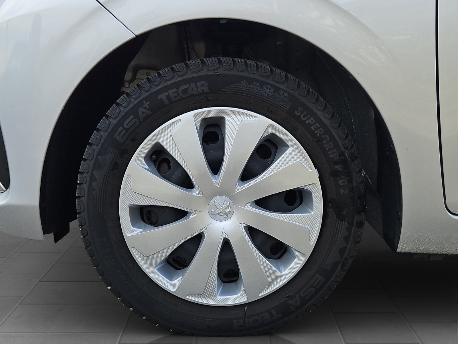PEUGEOT 108 1.2 VTi Allure-image-3