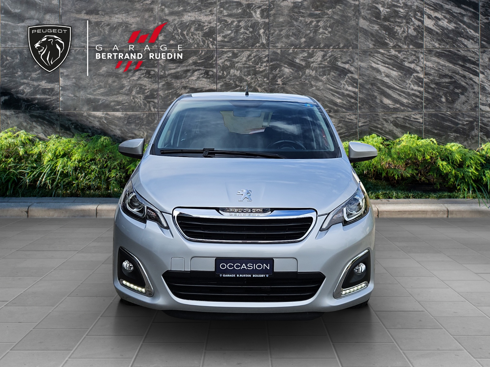 PEUGEOT 108 1.2 VTi Allure-image-4