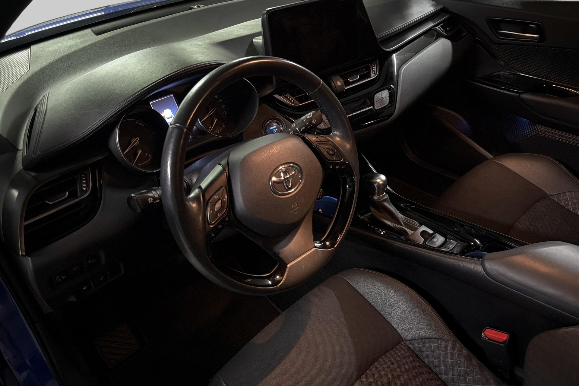 TOYOTA C-HR 1.8 HSD CVT Trend-image-8