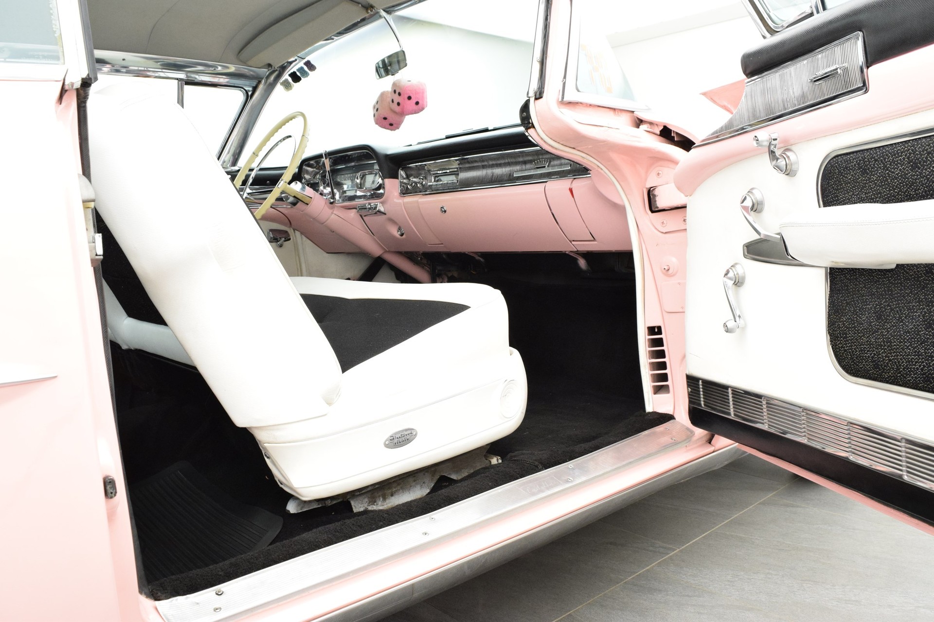 CADILLAC Deville Coupe-image-13
