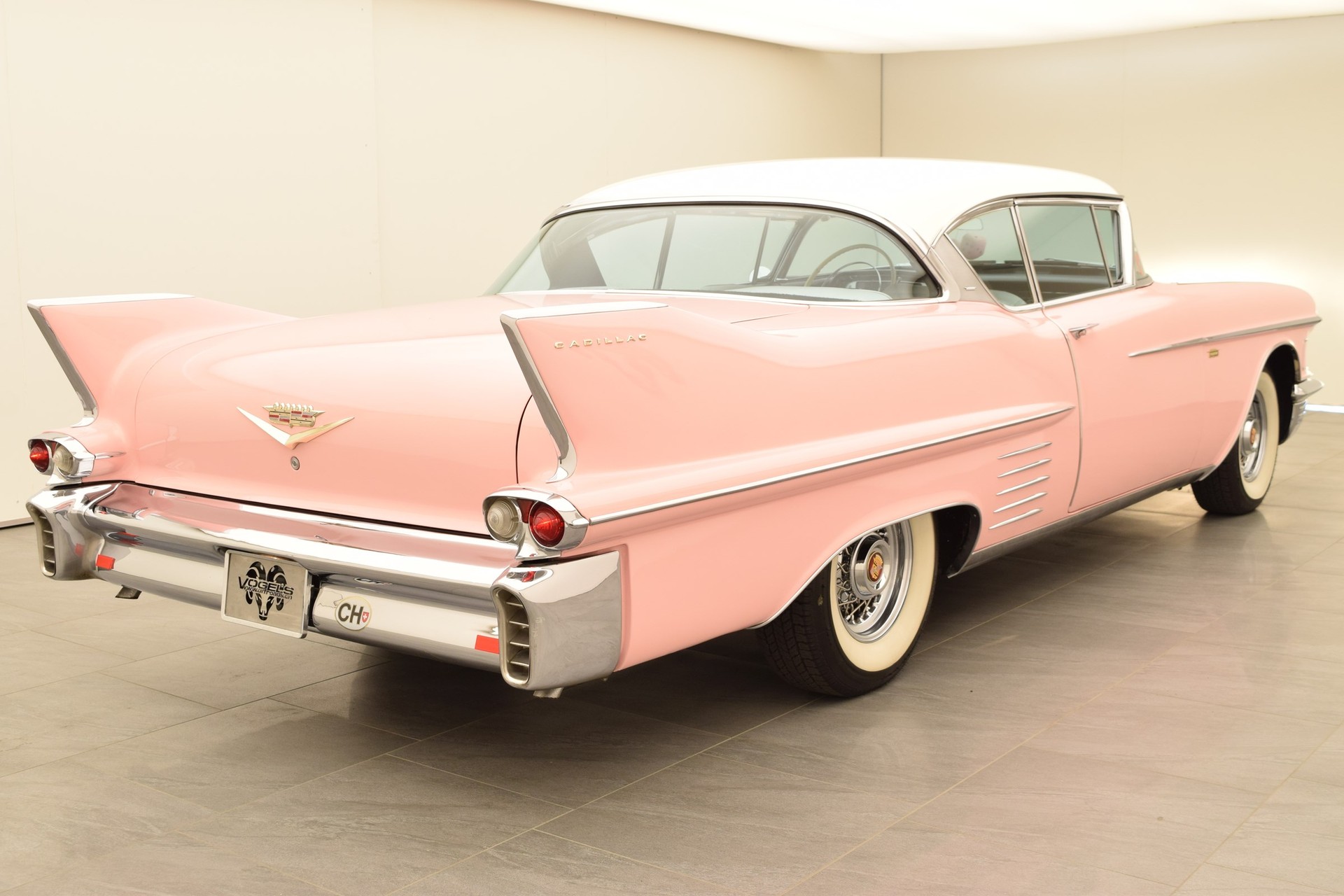 CADILLAC Deville Coupe-showroom-element-3