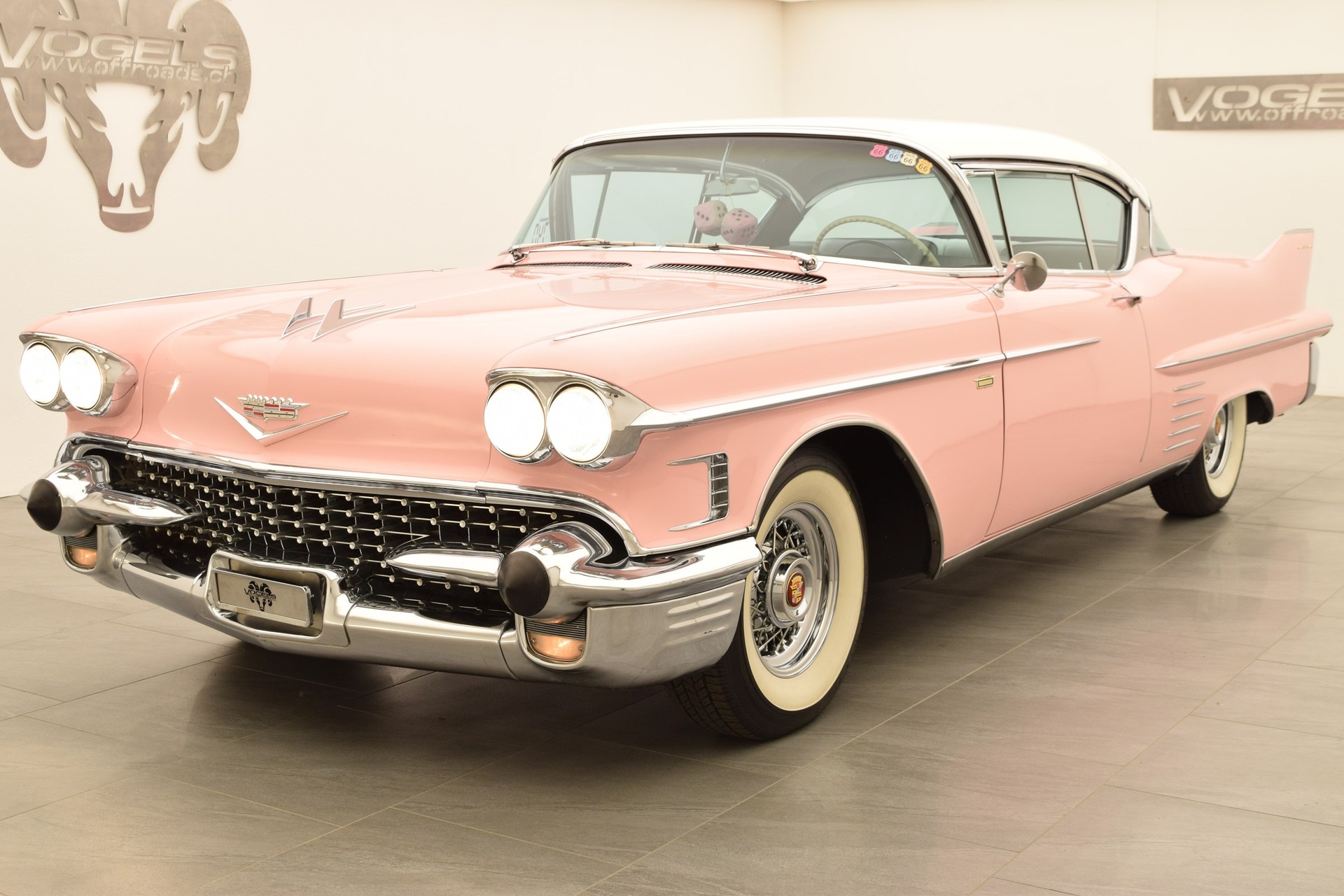 CADILLAC Deville Coupe