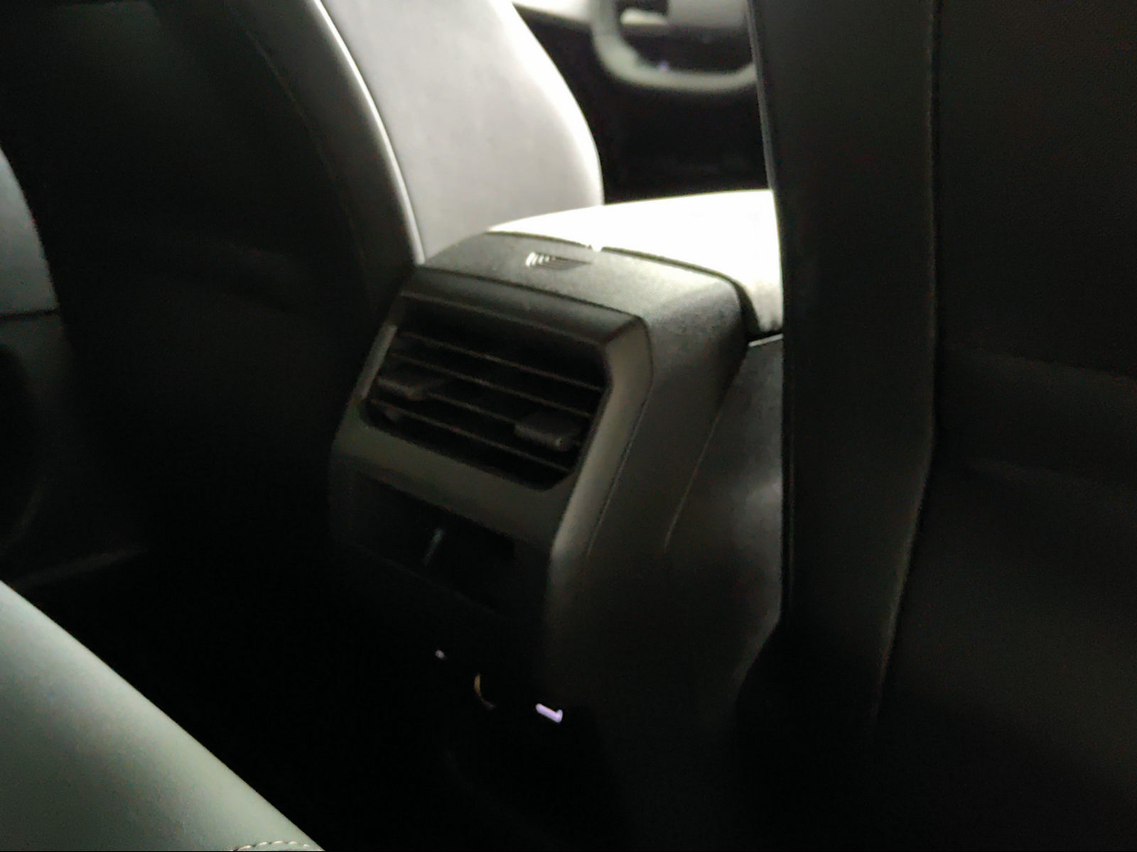 PEUGEOT 3008 136 e-DSC6 Hybrid Allure-image-18