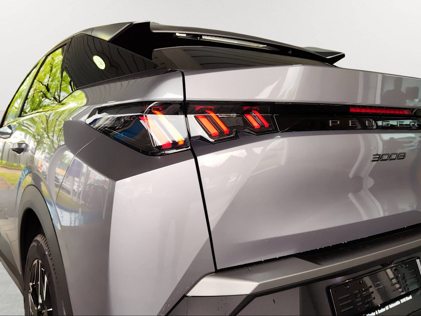PEUGEOT 3008 136 e-DSC6 Hybrid Allure-image-20