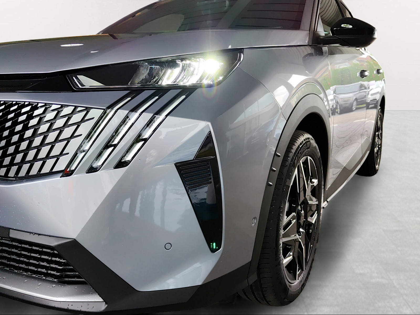 PEUGEOT 3008 136 e-DSC6 Hybrid Allure-image-3