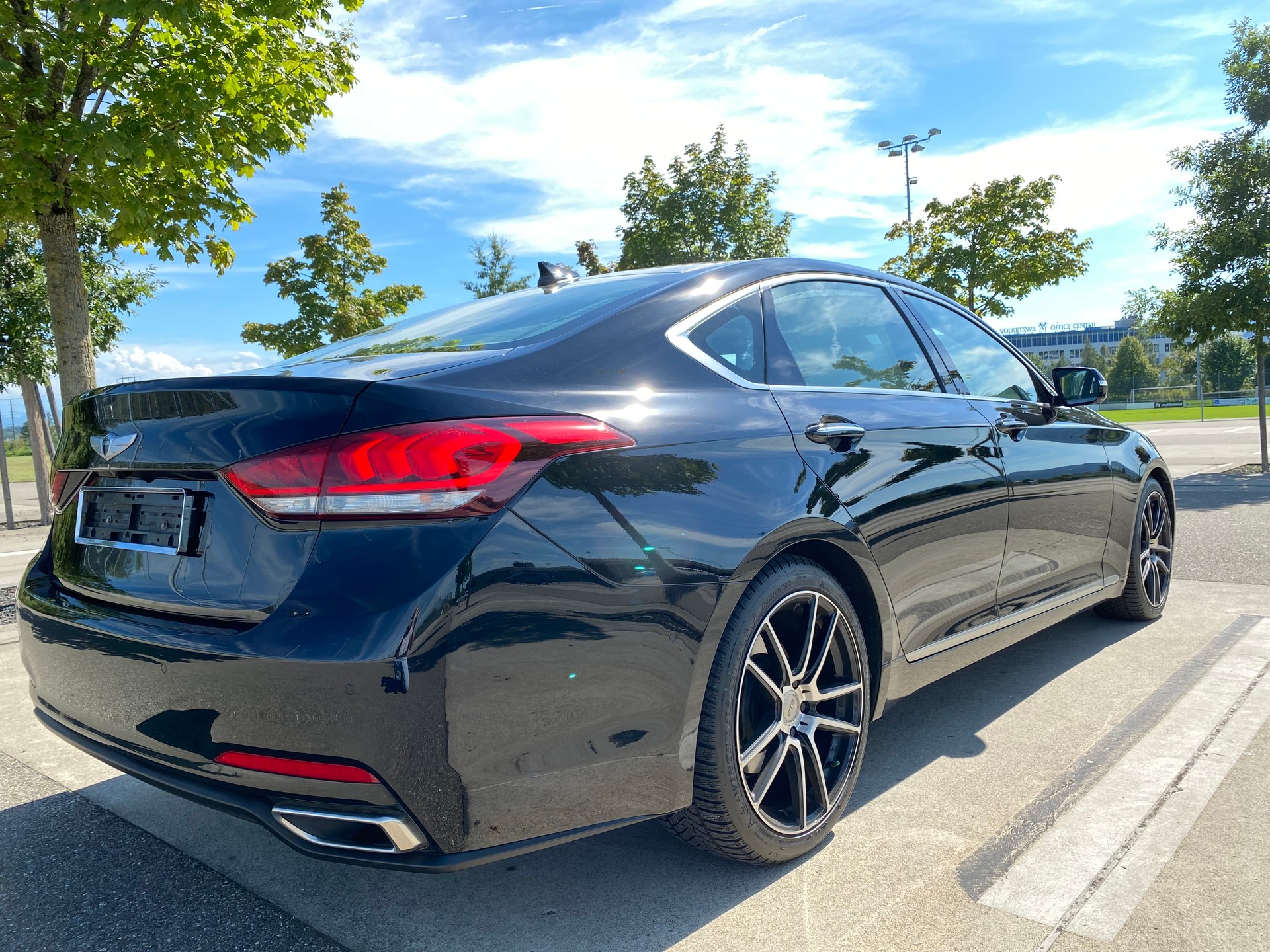 HYUNDAI Genesis Limousine 3.8 V6 HTRAC 4WD-image-4