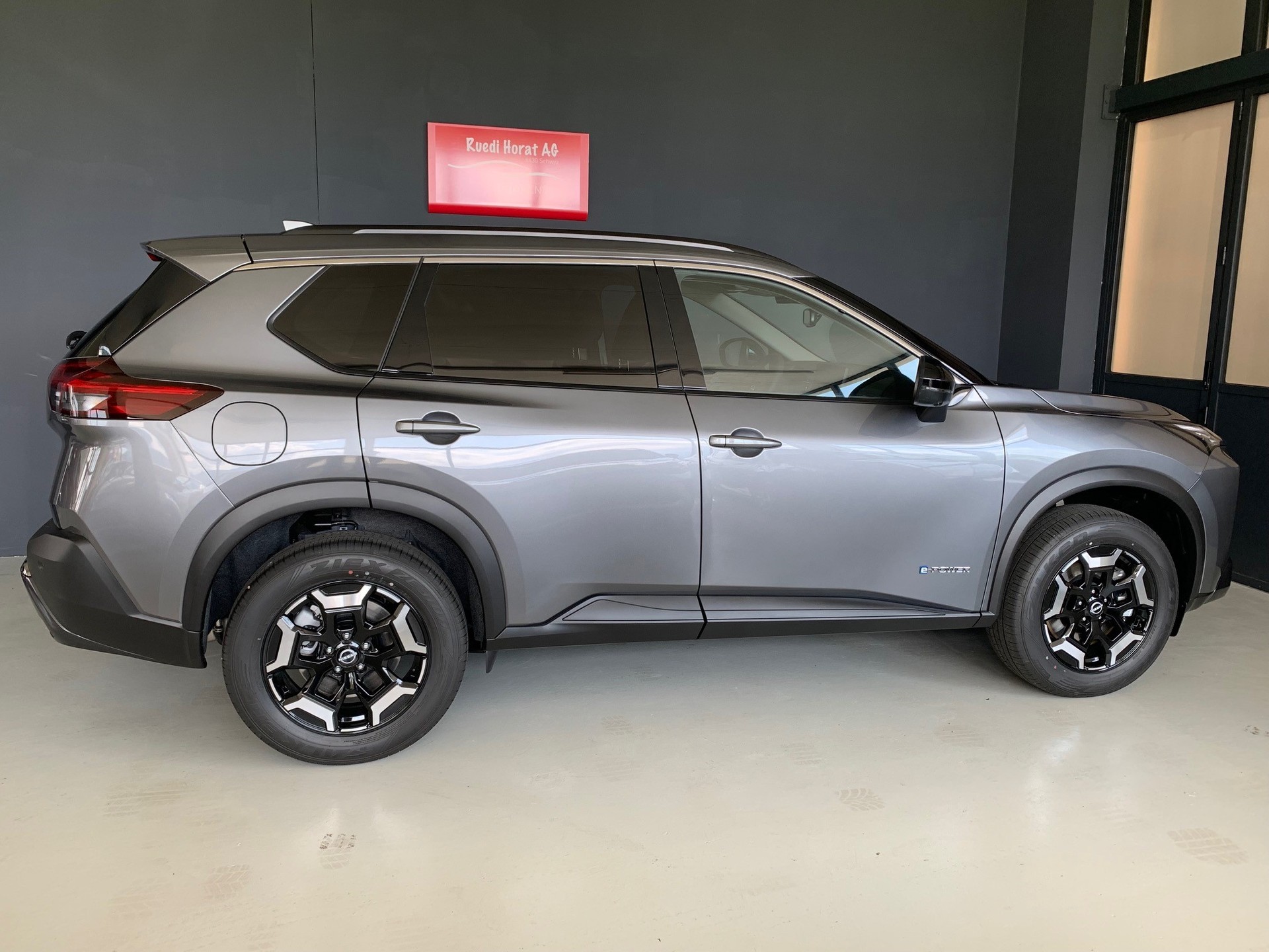 NISSAN X-Trail 1.5 VC-T N-Trek e-4orce 7P-image-4