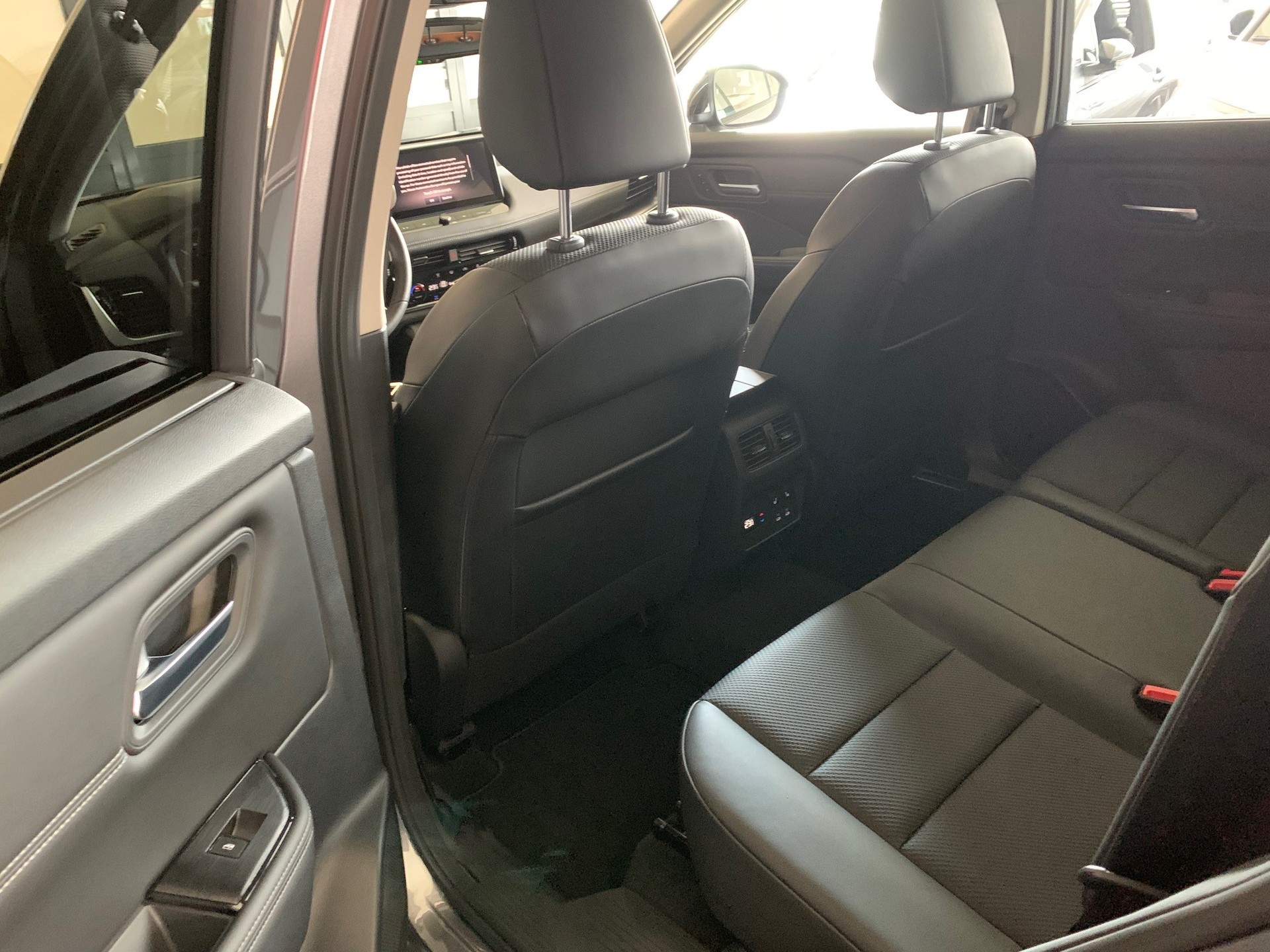 NISSAN X-Trail 1.5 VC-T N-Trek e-4orce 7P-image-7