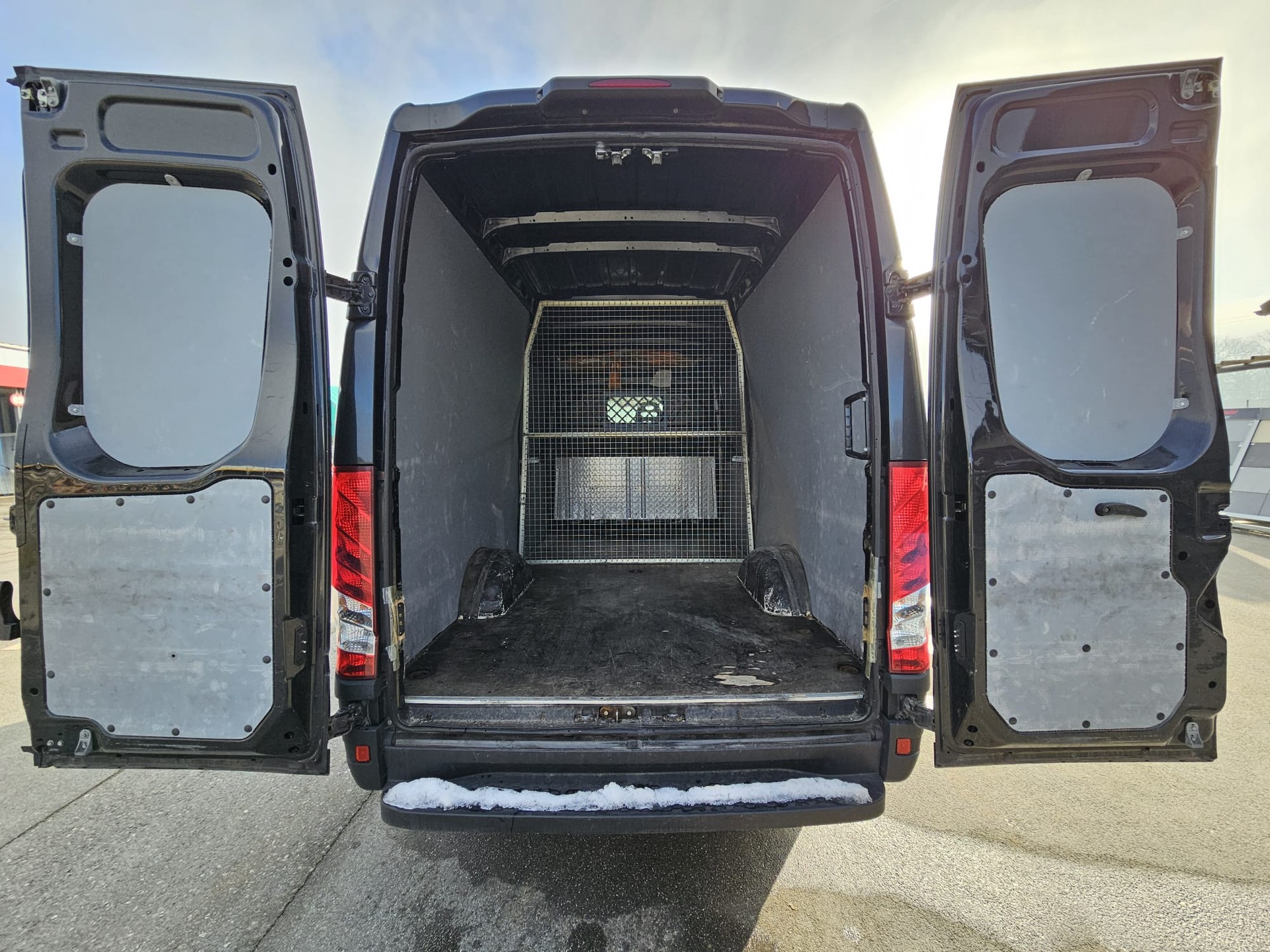 IVECO 35S13A8V Fourgon Van 12m3-image-10
