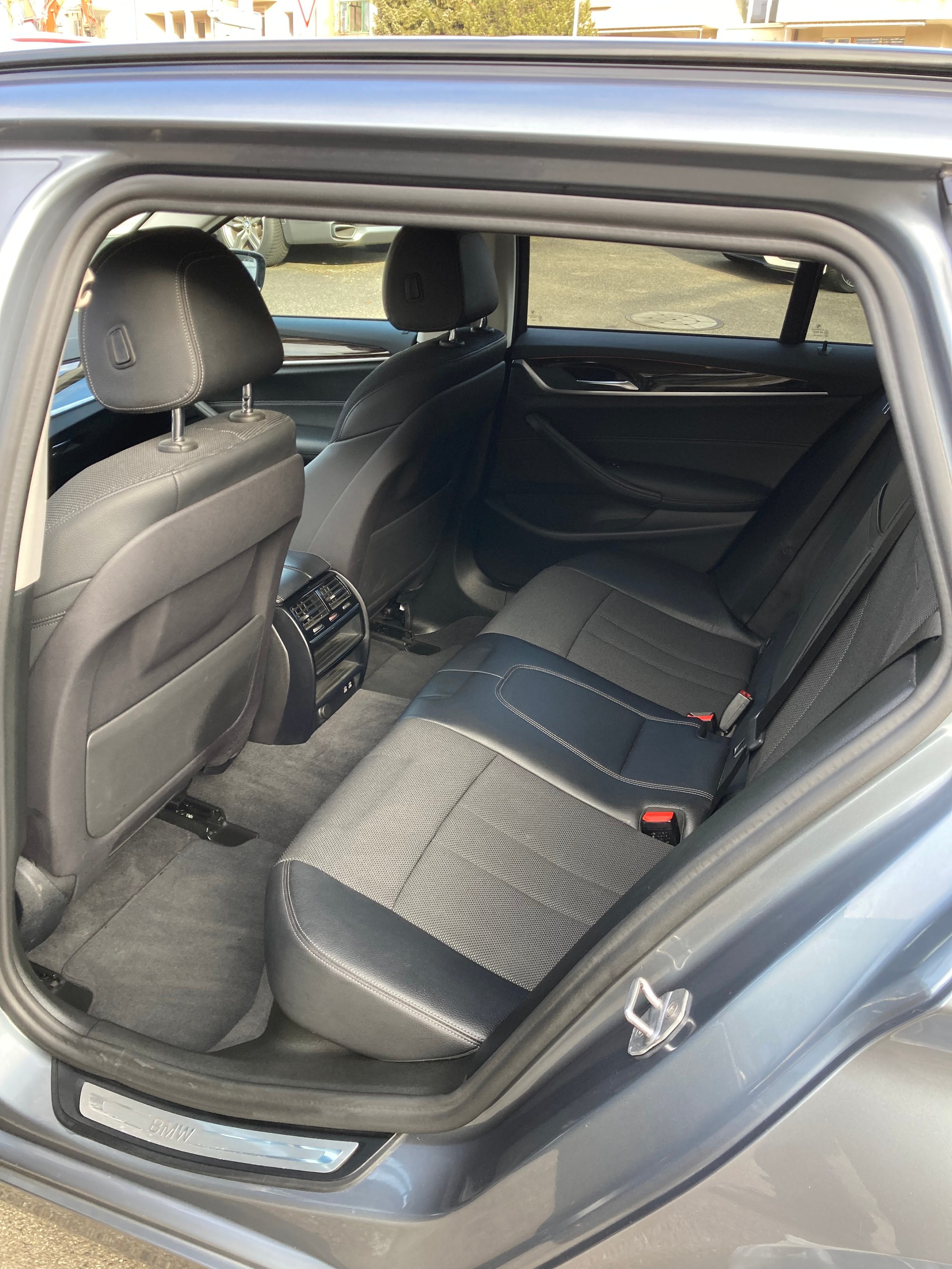BMW 520d Touring Sport Edition Steptronic-image-10