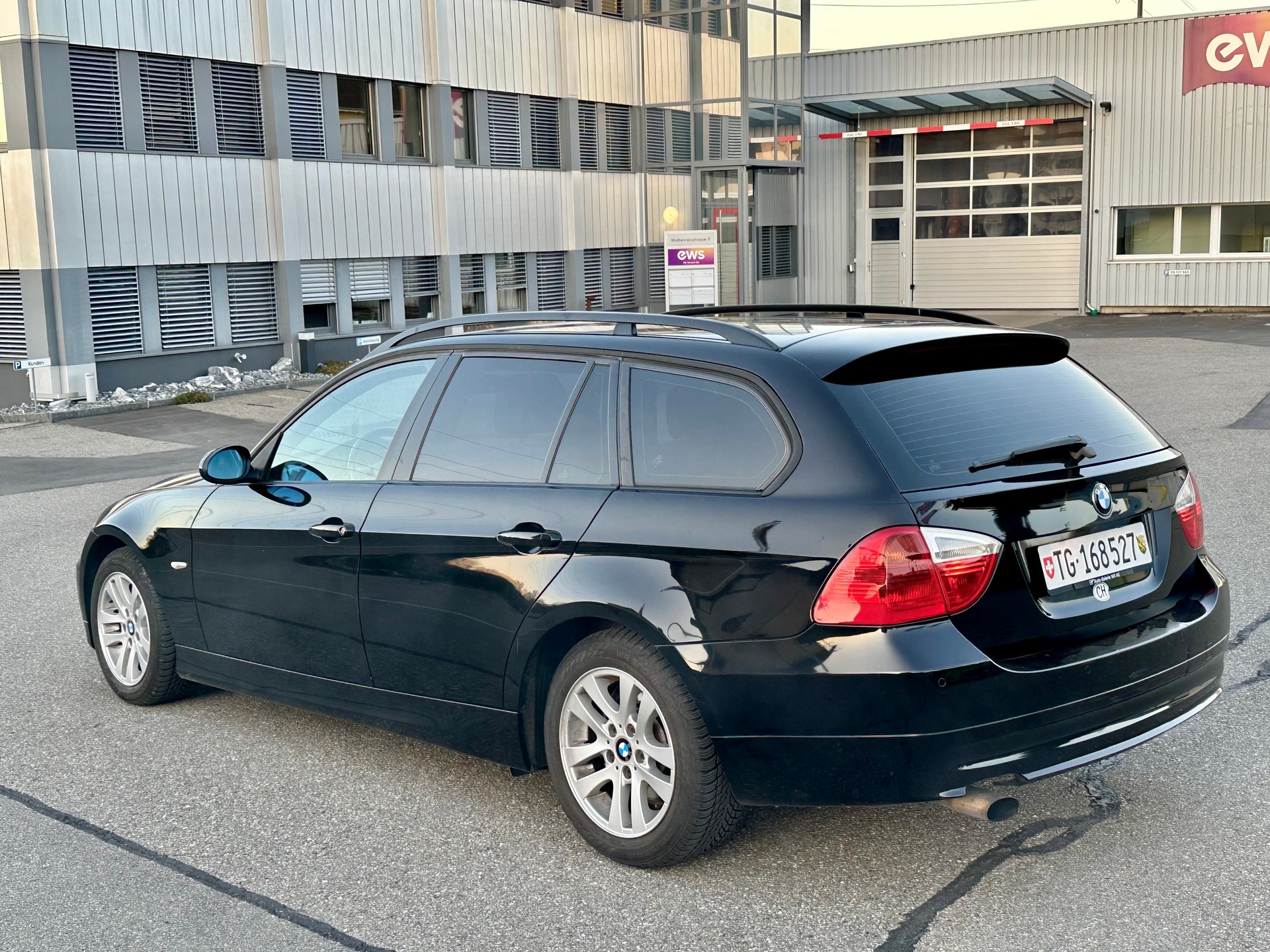 BMW 320d-image-6