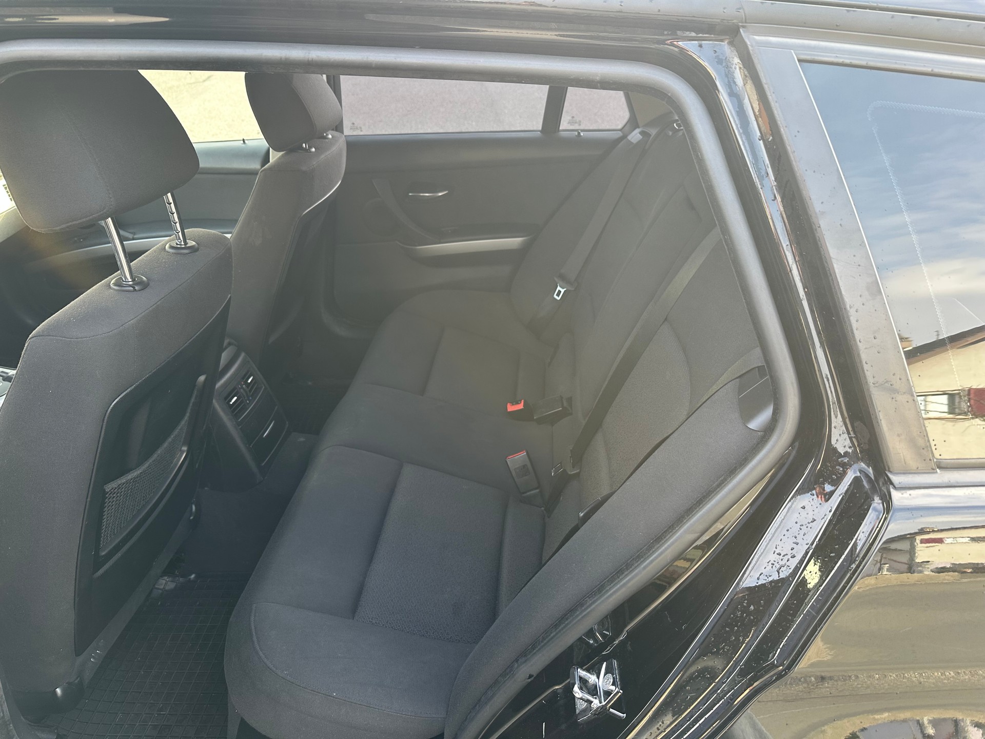 BMW 320d-image-11