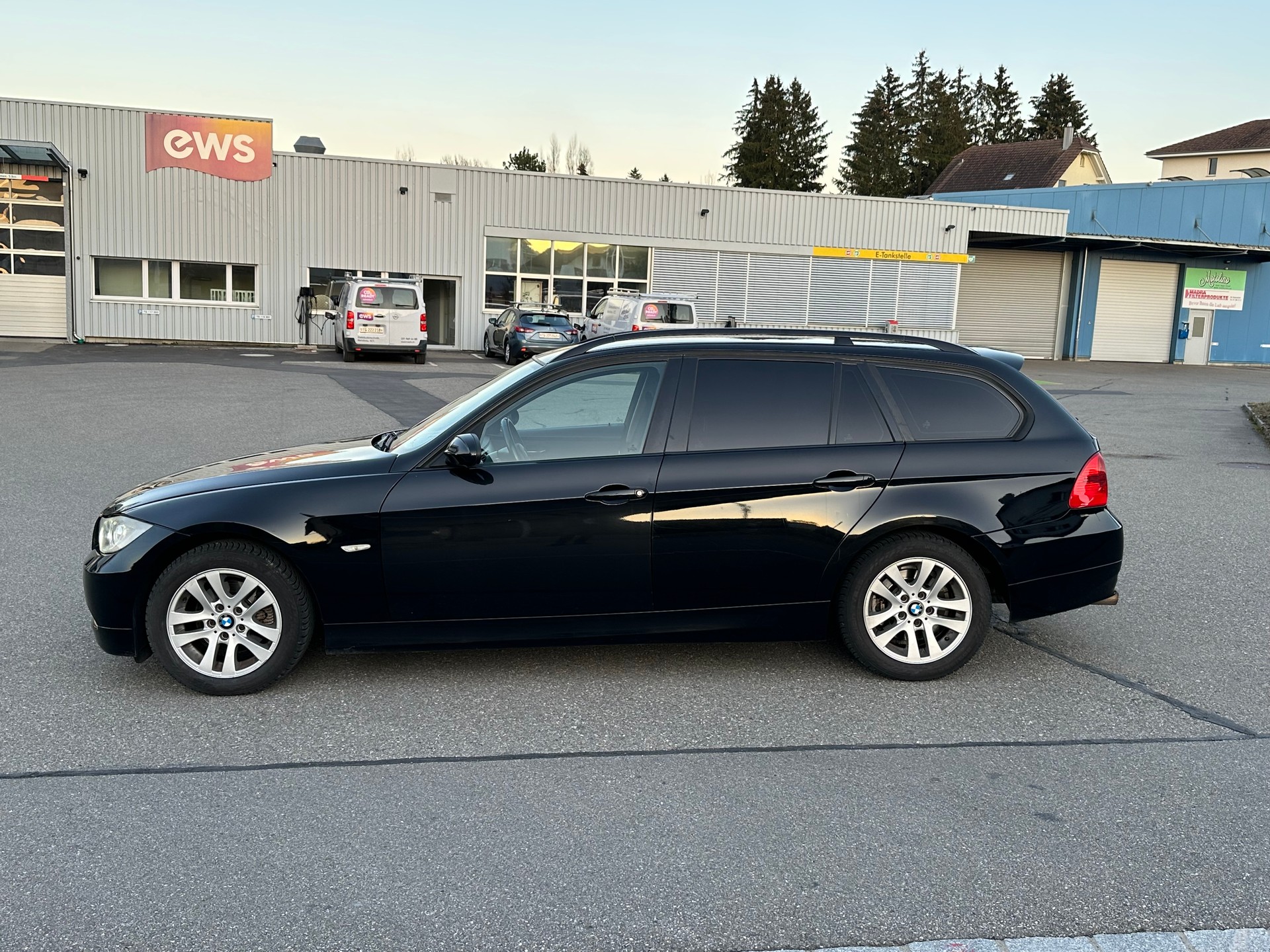 BMW 320d-image-8
