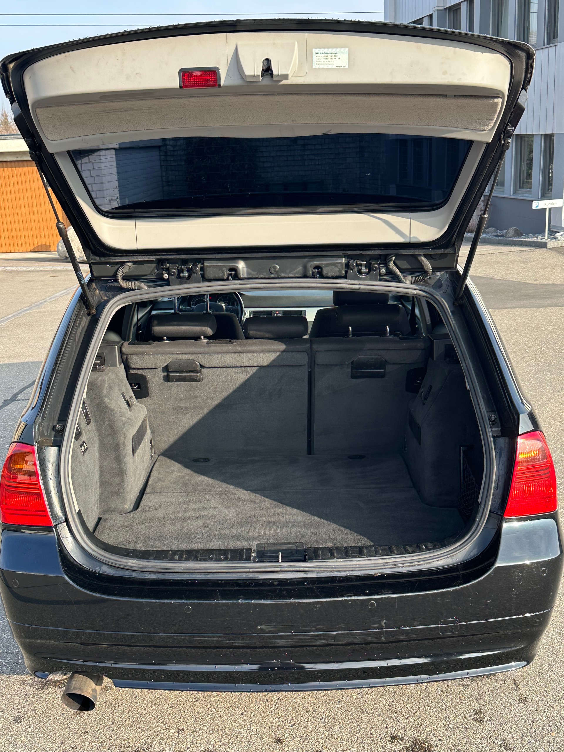 BMW 320d-image-10