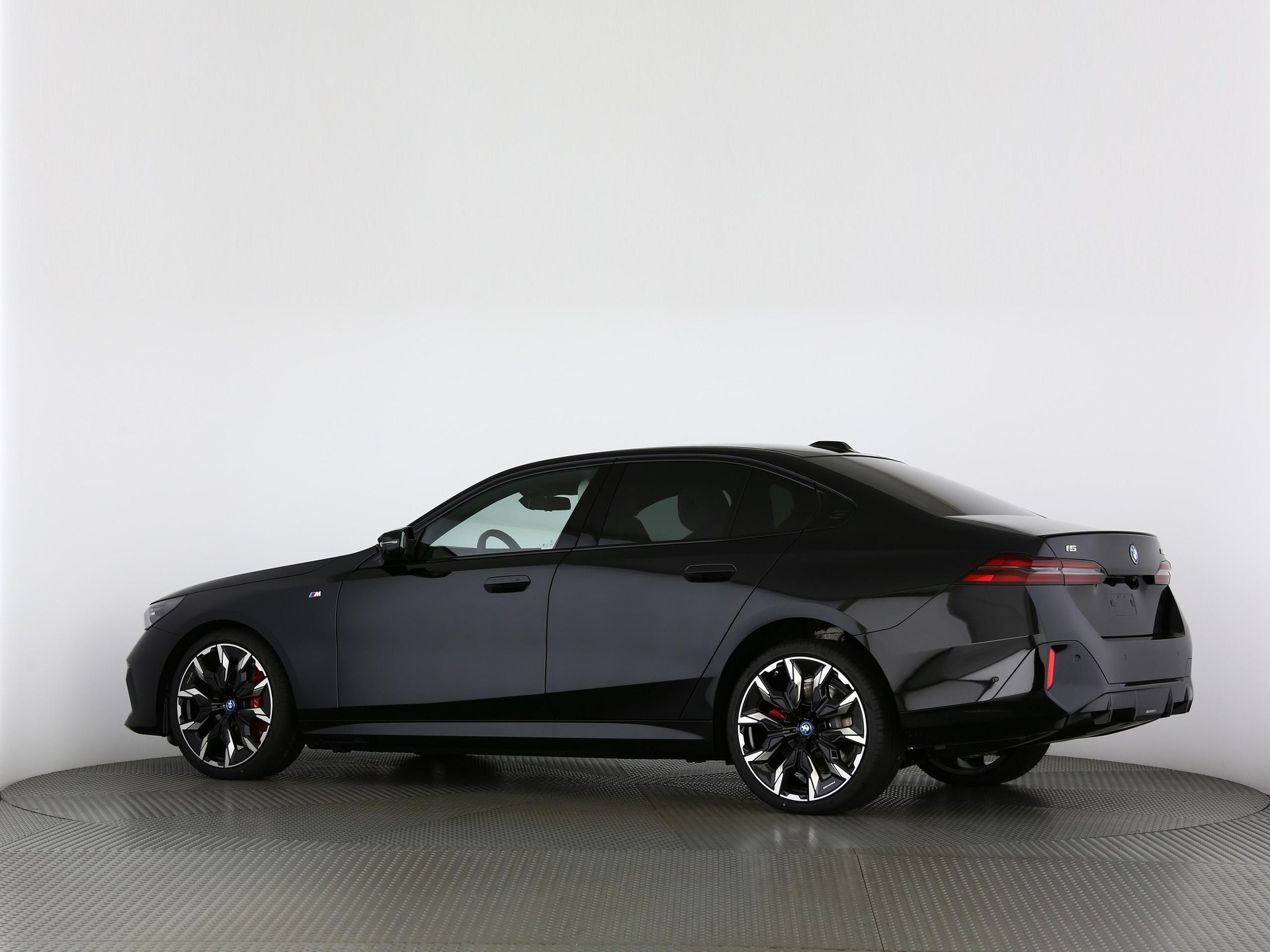 BMW i5 M60 xDrive-image-13