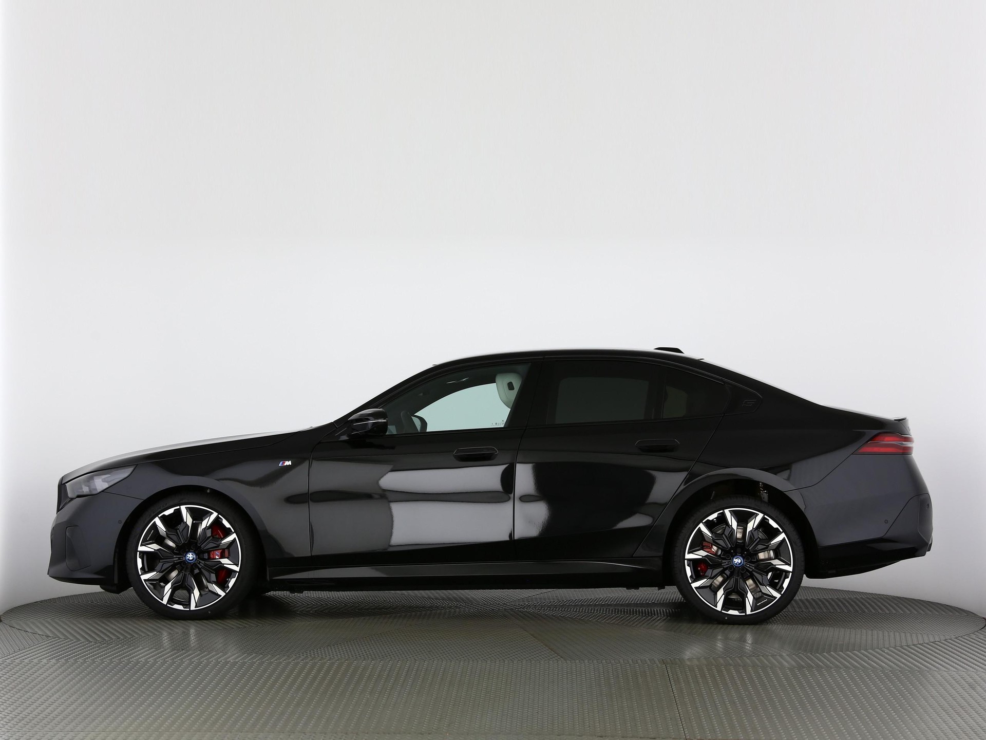 BMW i5 M60 xDrive-image-11