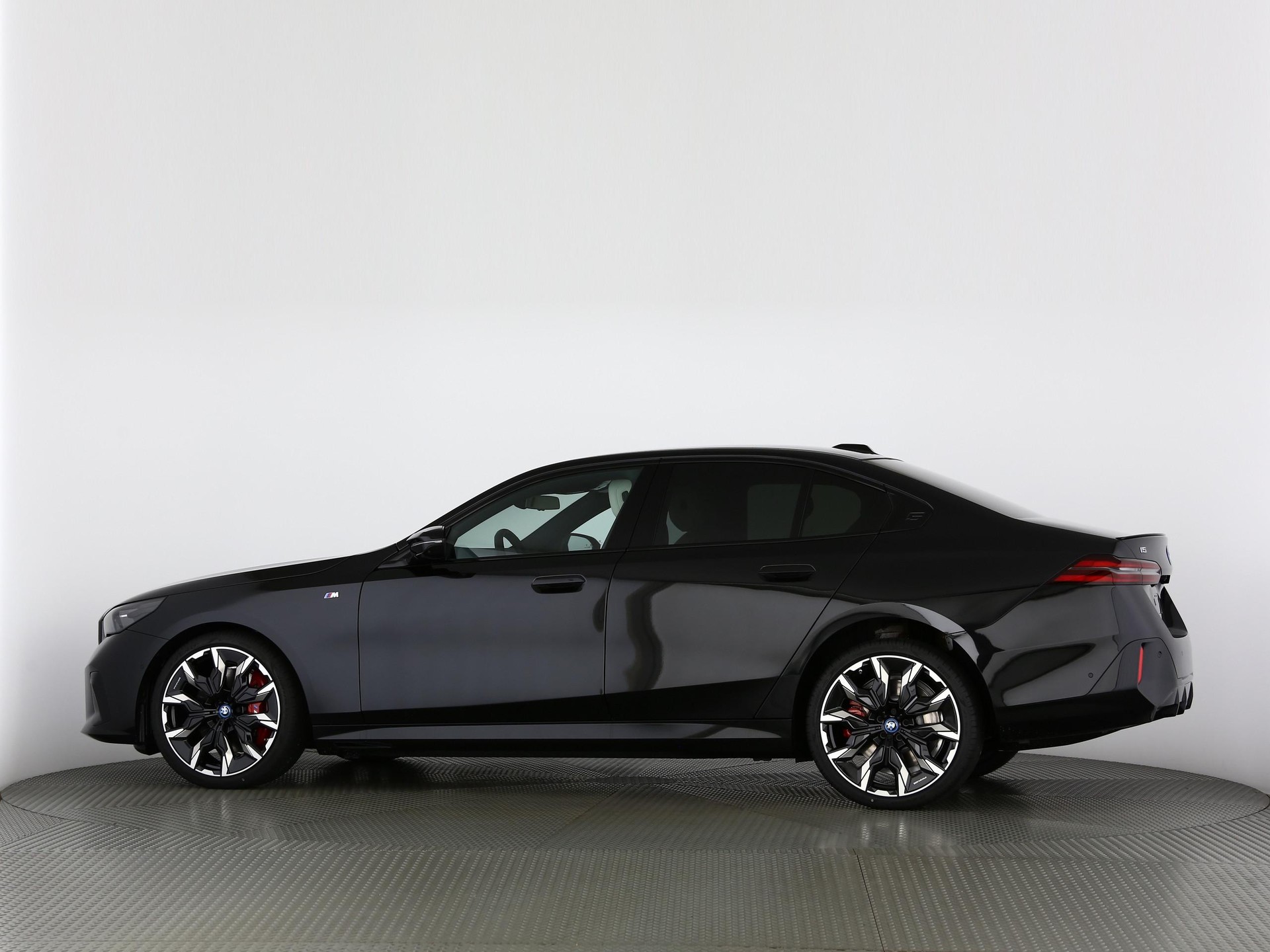 BMW i5 M60 xDrive-image-12