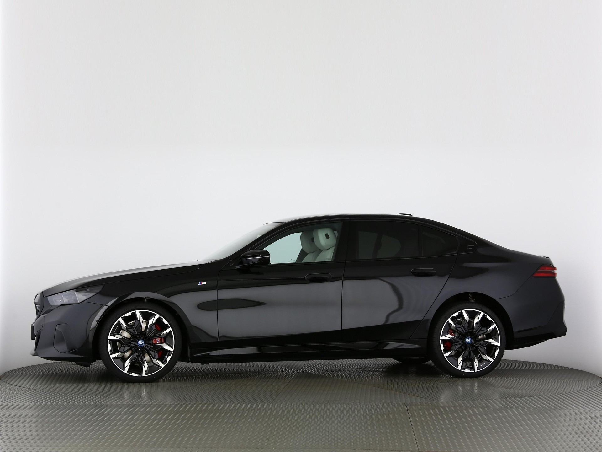 BMW i5 M60 xDrive-image-10