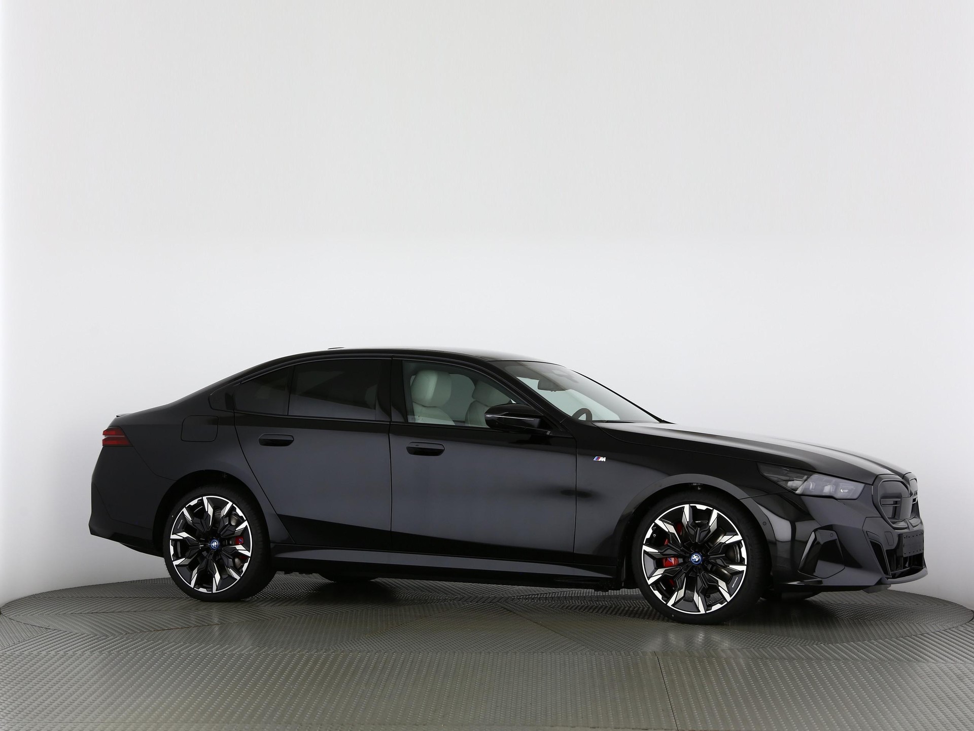 BMW i5 M60 xDrive-image-24