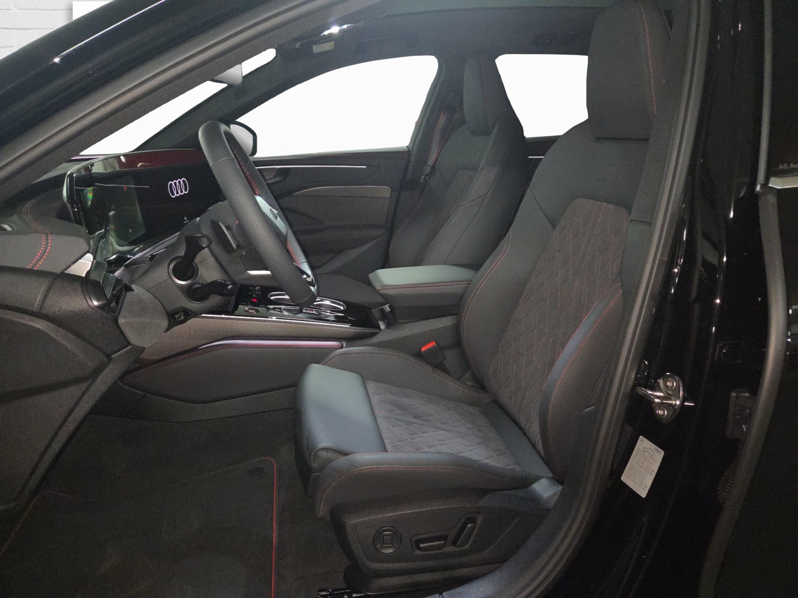 AUDI A6 Avant TFSI quattro 270 kW S tronic-image-4