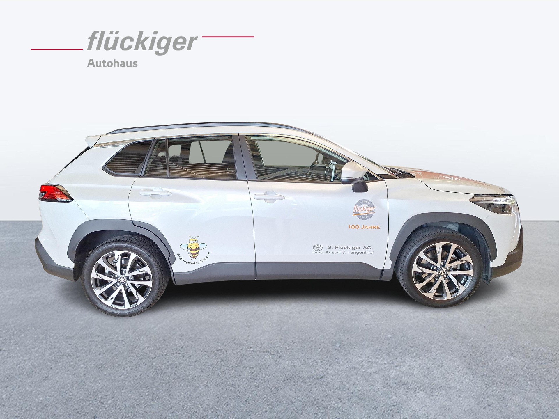 TOYOTA Corolla Cross 2.0 HSD Trend AWD-i-showroom-element-3