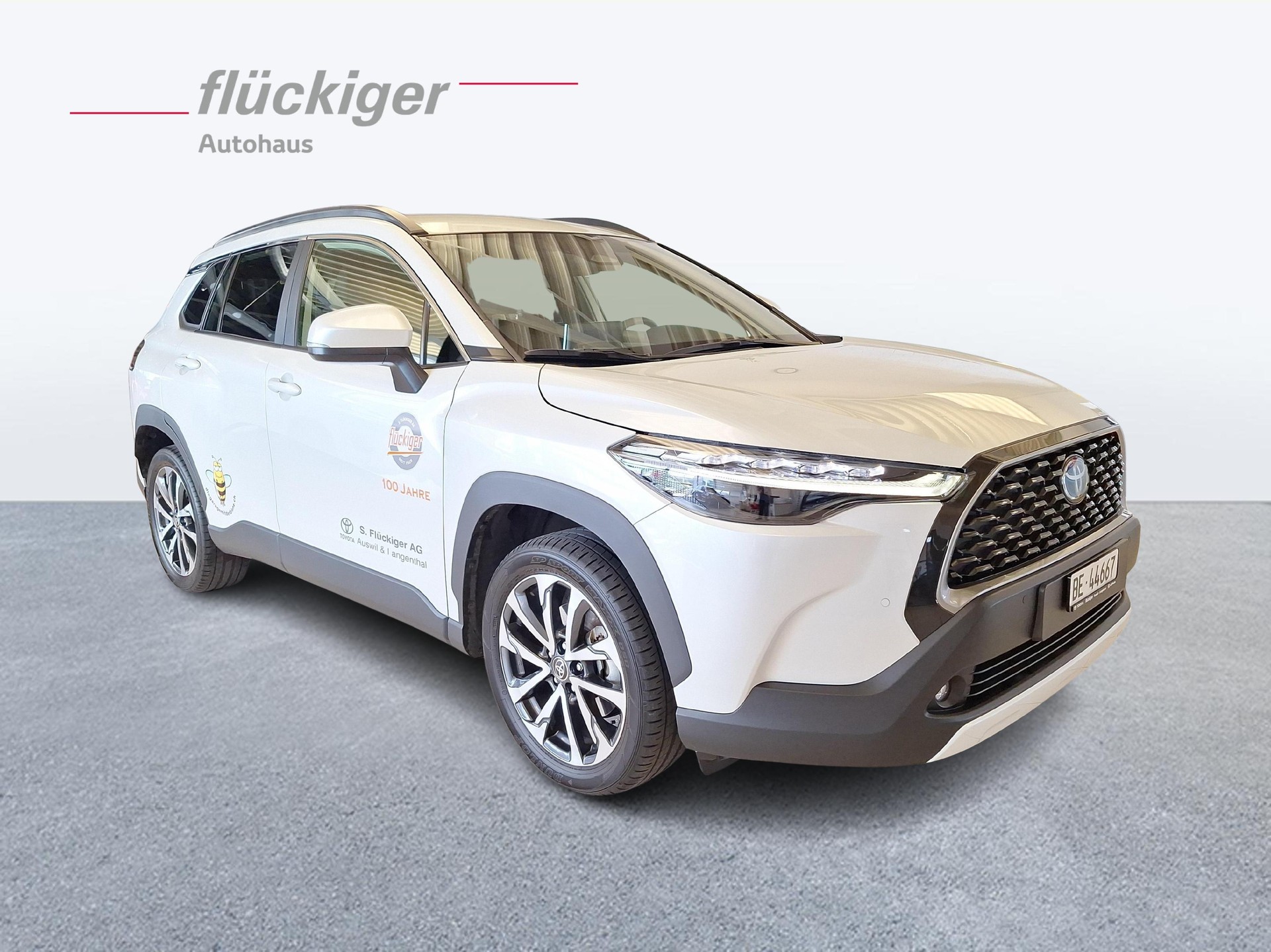 TOYOTA Corolla Cross 2.0 HSD Trend AWD-i-showroom-element-2