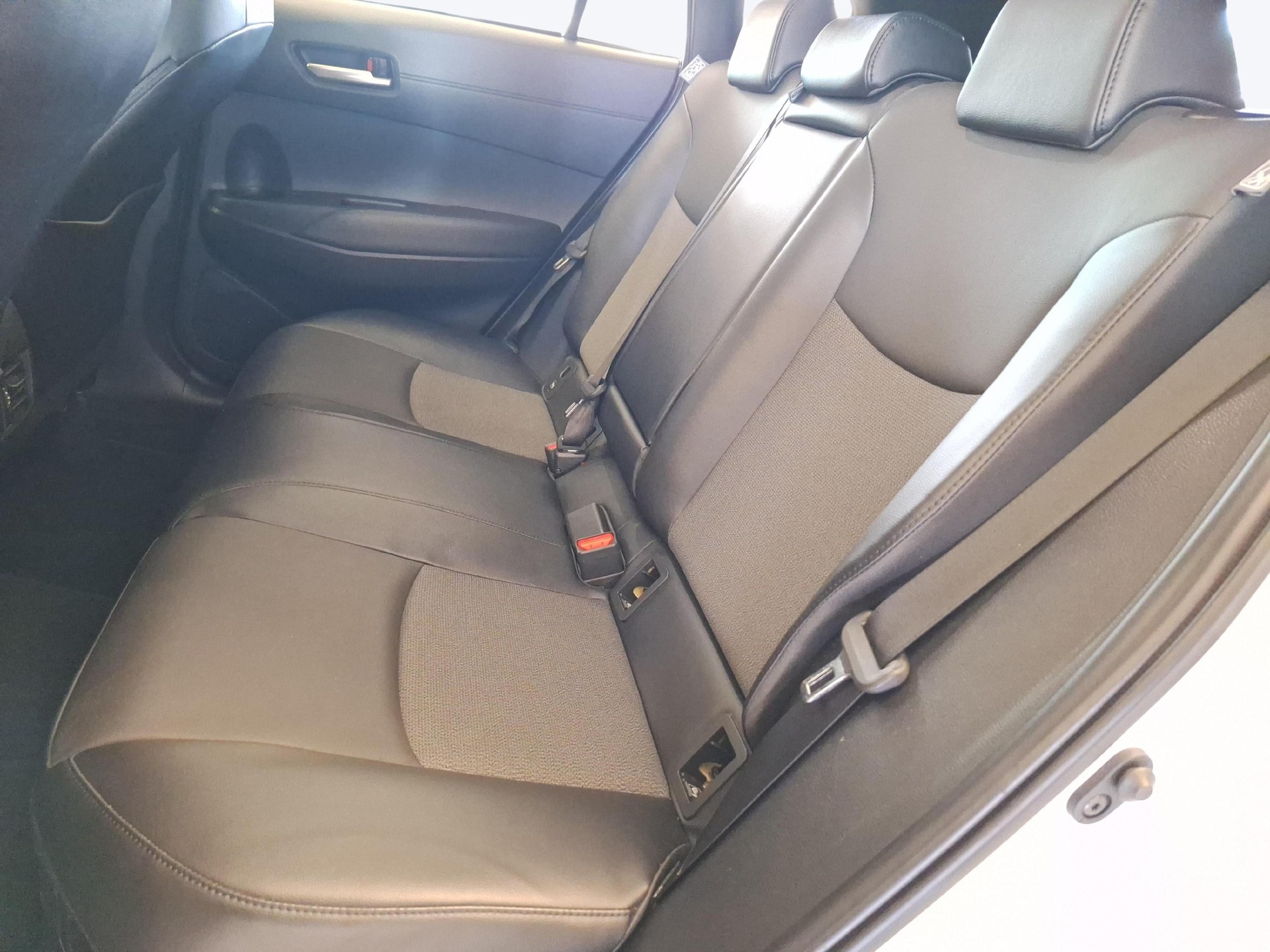 TOYOTA Corolla Cross 2.0 HSD Trend AWD-i-image-9