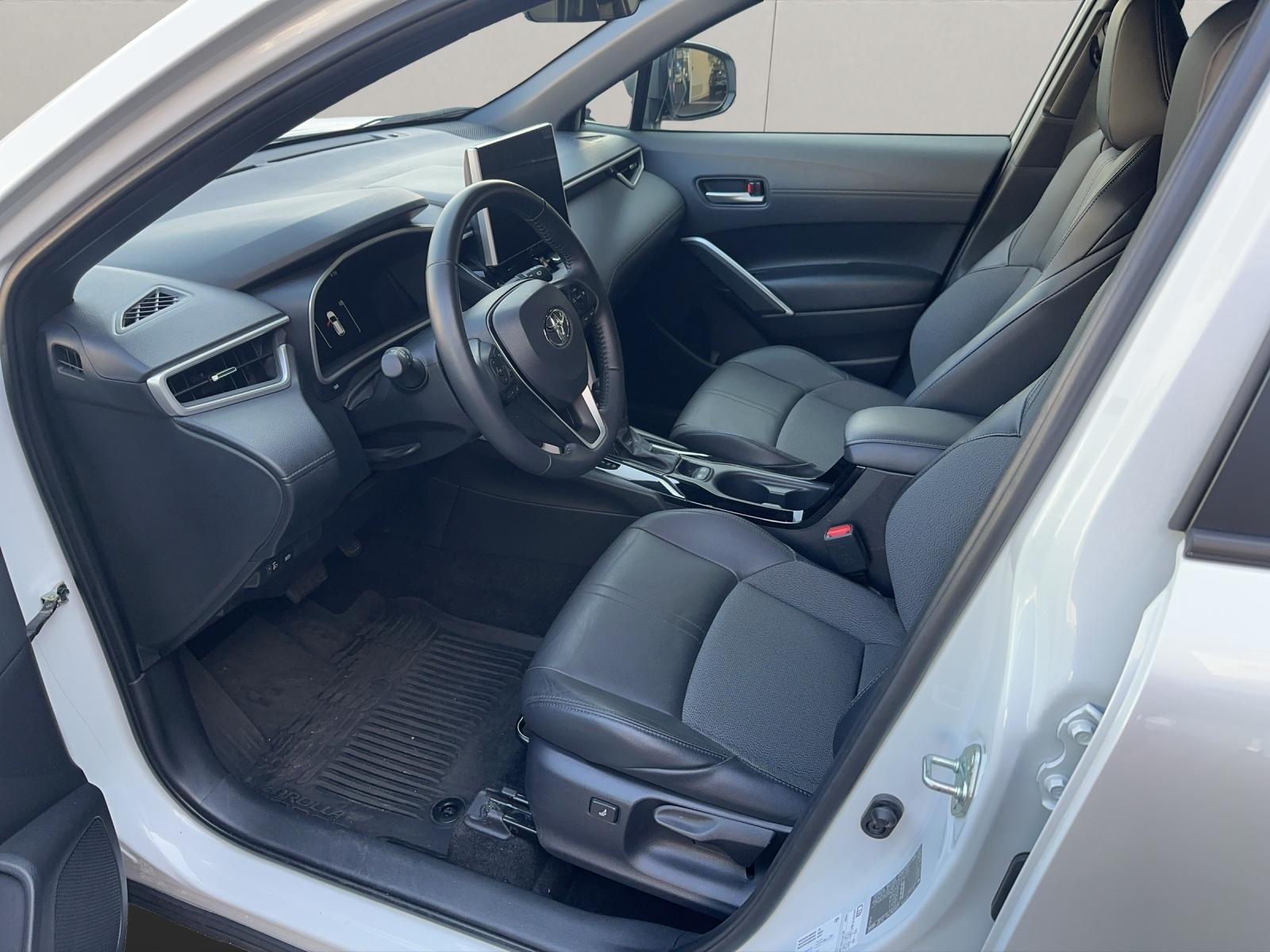 TOYOTA Corolla Cross 2.0 HSD Trend AWD-i-image-8