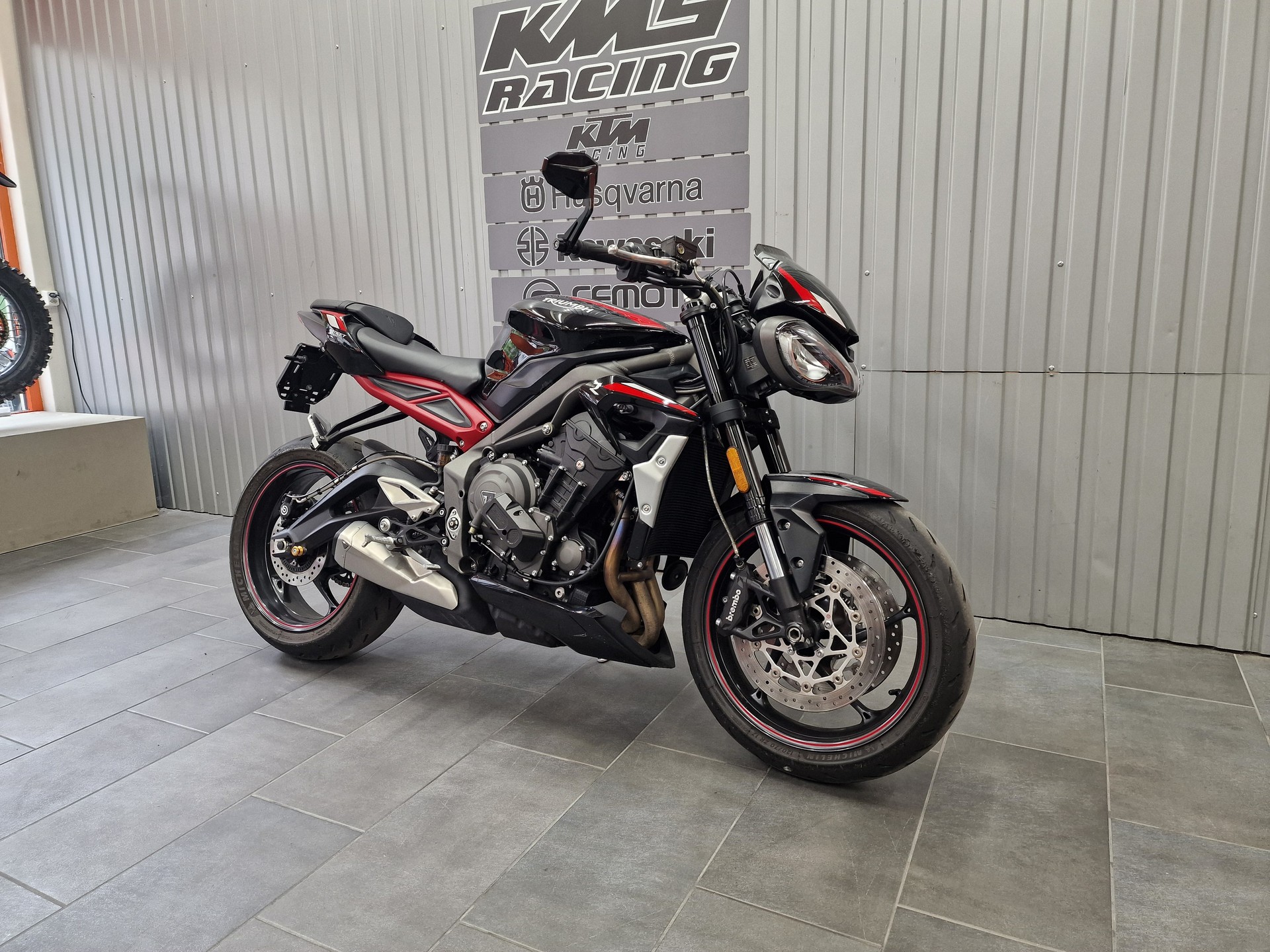 TRIUMPH Street Triple R 765 ABS-showroom-element-2