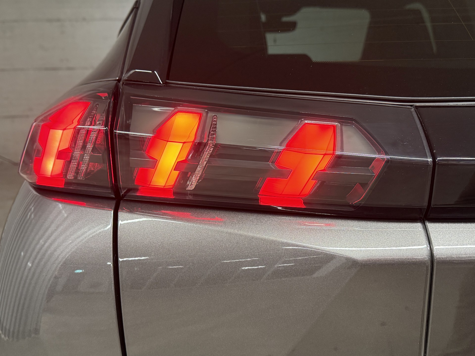 PEUGEOT 2008 1.2 PureTech GT Pack EAT8-image-5