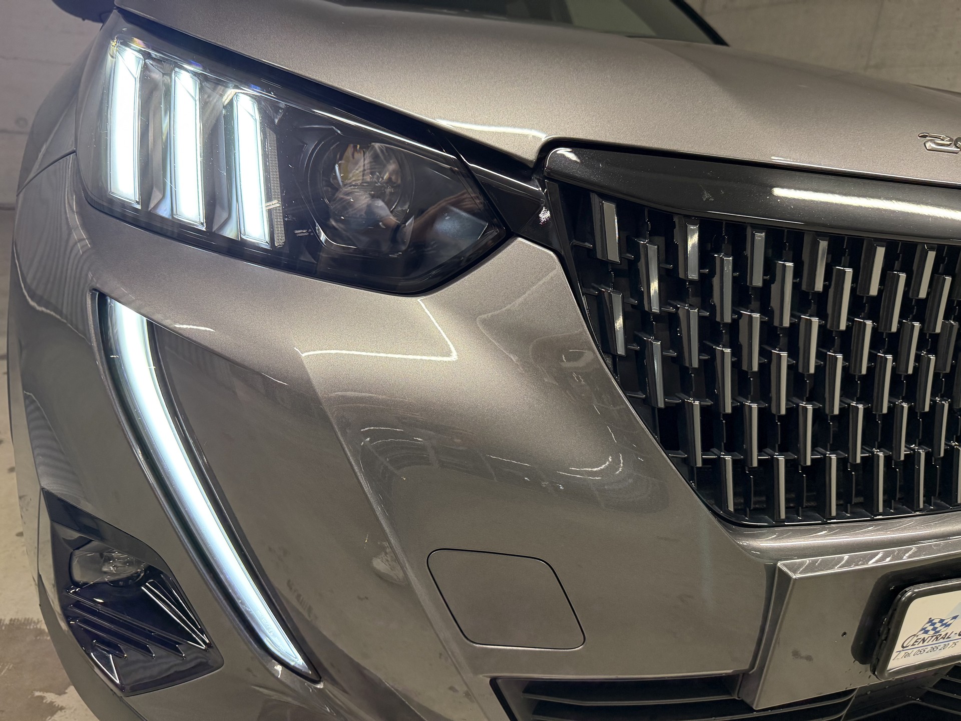 PEUGEOT 2008 1.2 PureTech GT Pack EAT8-image-4