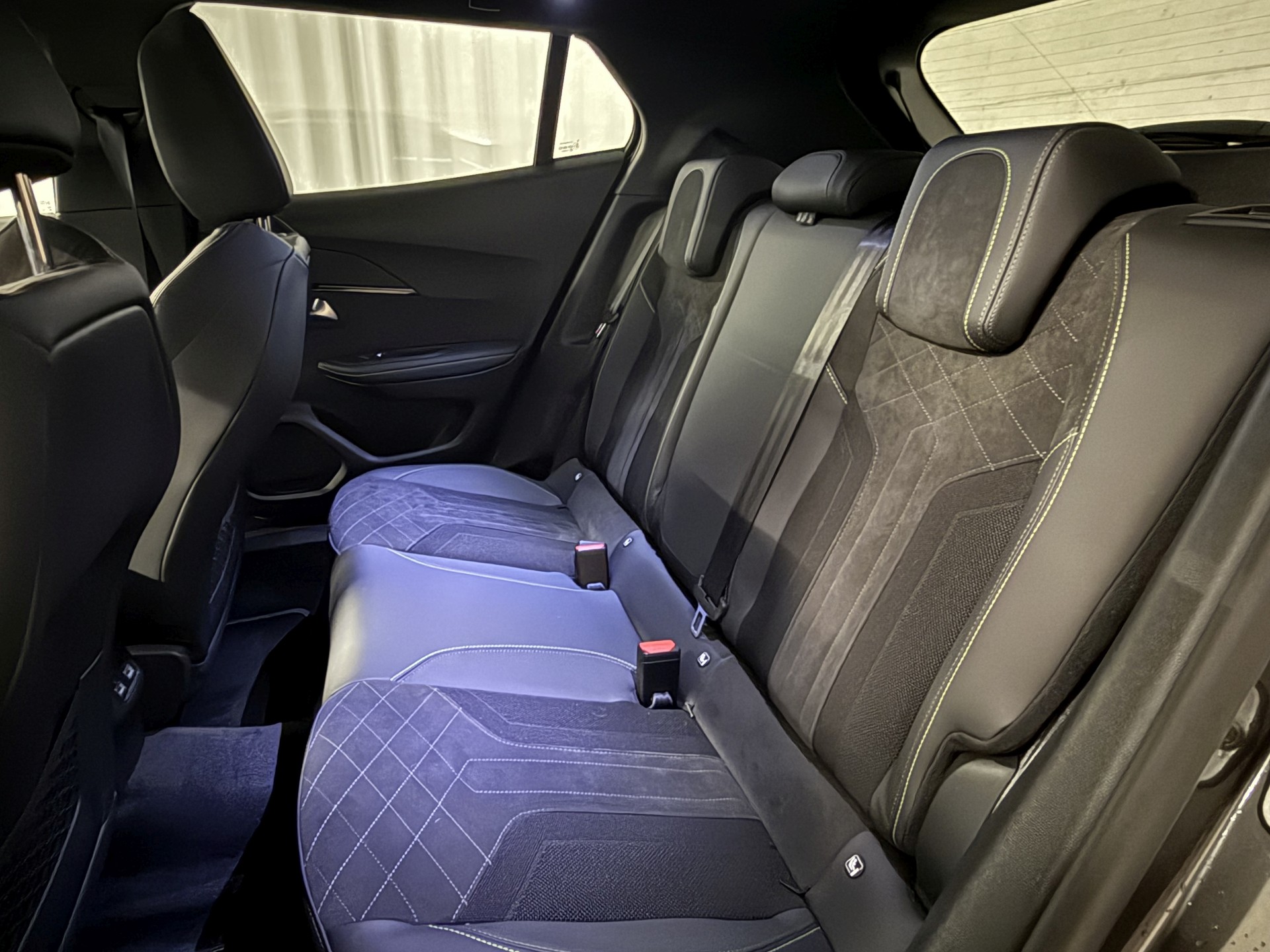 PEUGEOT 2008 1.2 PureTech GT Pack EAT8-image-7