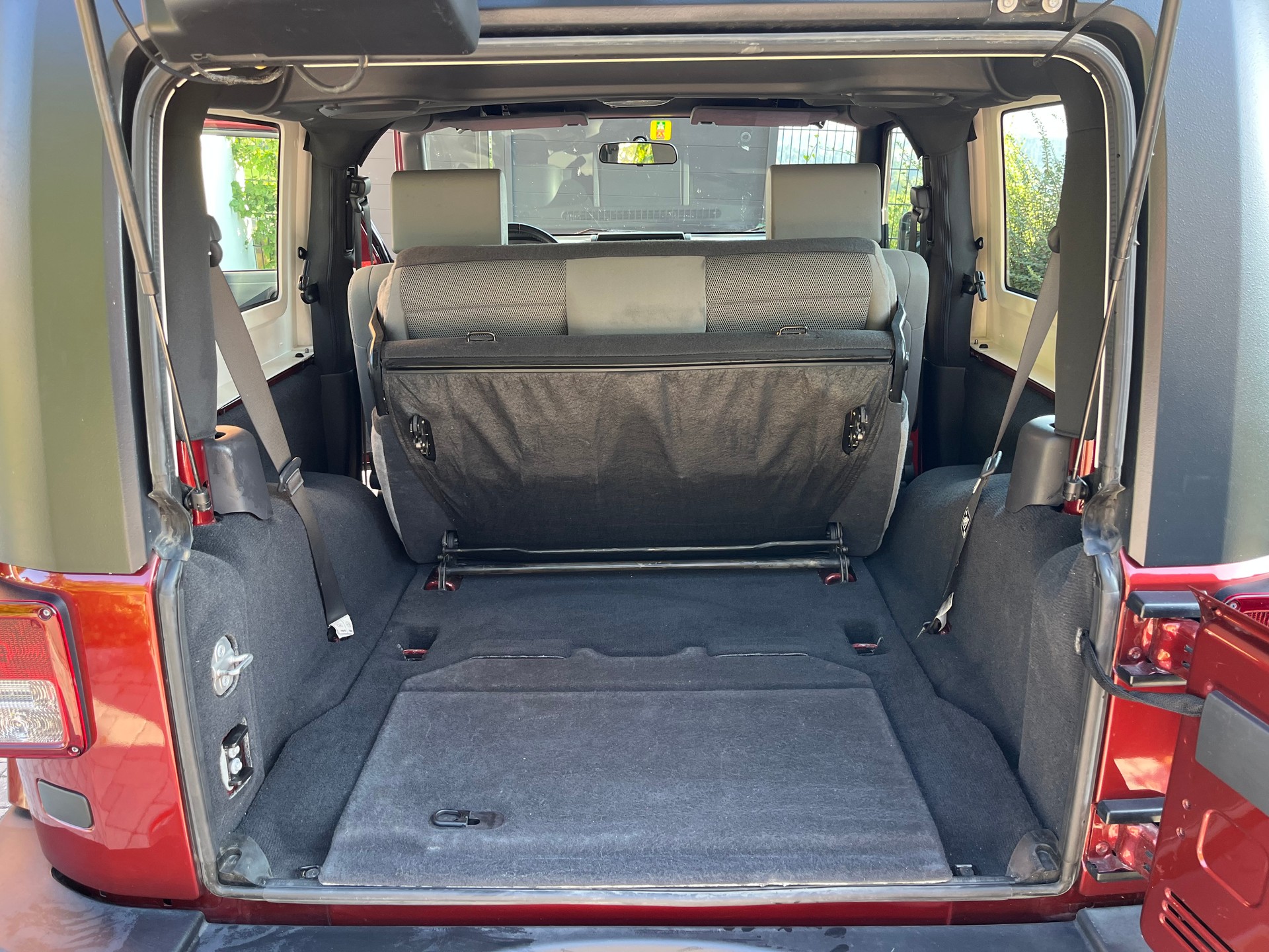 JEEP Wrangler 3.8 Sahara Automatic-image-11